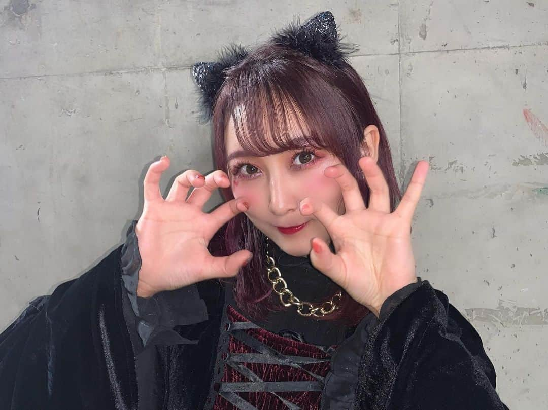 明石奈津子さんのインスタグラム写真 - (明石奈津子Instagram)「#ハロウィン　#happyhalloween  #仮装 #猫悪魔チャン👿  スライドしてみてね♫ ブレた写真って意外と映え🤳」10月27日 19時59分 - nattu_official