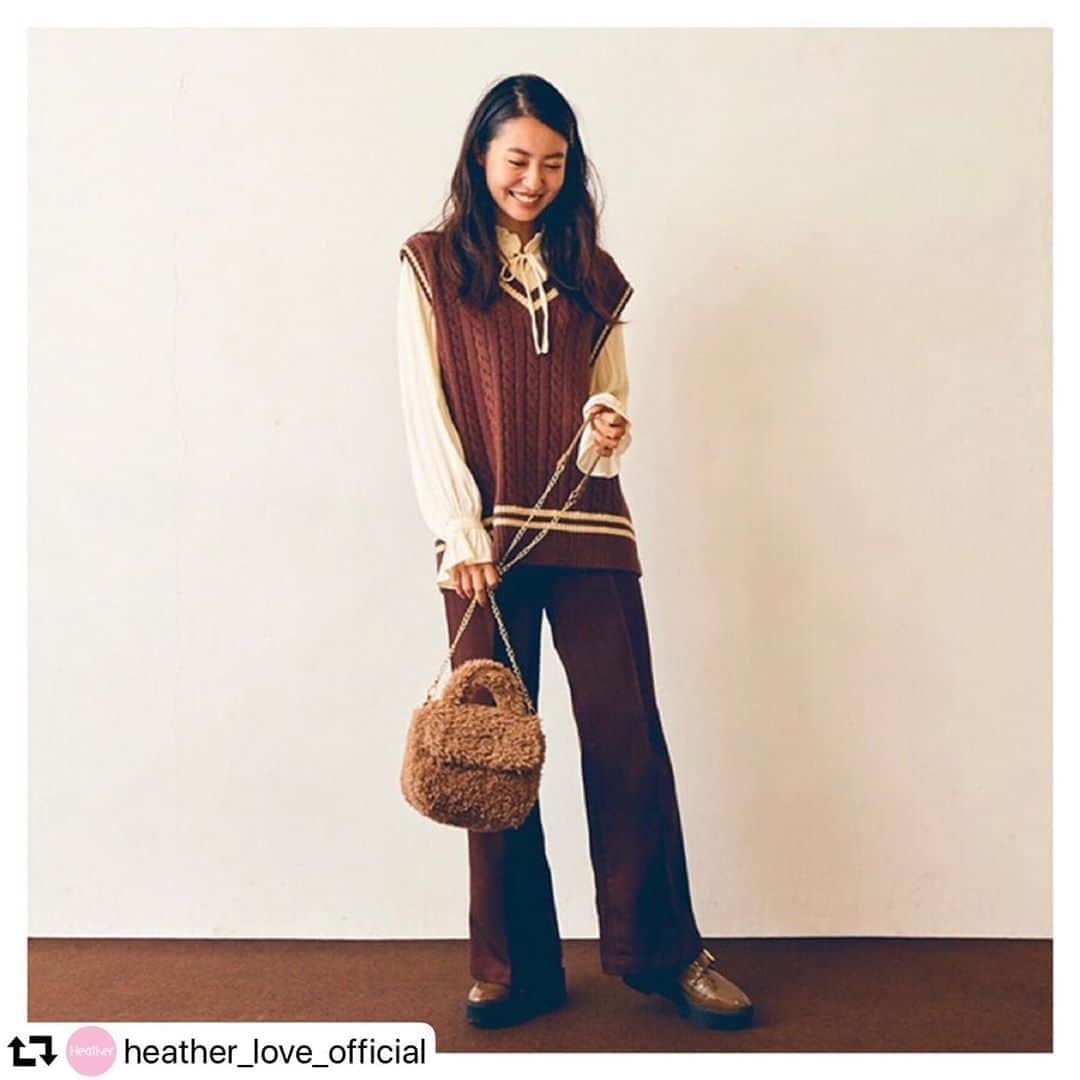 田辺桃子さんのインスタグラム写真 - (田辺桃子Instagram)「Thank you @heather_love_official ❤️﻿ ﻿ ﻿ ﻿ #repost @heather_love_official﻿ ・・・﻿ .﻿ タップで商品をCHECK☑︎﻿ ﻿ 端正な顔立ちと透明感で人気を集める﻿ #田辺桃子 ちゃんが登場🥰  @momoko__tanabe ﻿ 秋から冬への変わり目におすすめしたいワントーンコーデを着こなしてもらいました💕﻿ ﻿ オシャレに防寒するためのヒントをGETしてね！﻿ ﻿ recommend item﻿ -------------------------------﻿ #bigニットベスト﻿ ¥5,000+tax﻿ #スリムフィットスラックスパンツ﻿ ¥5,000+tax﻿ -------------------------------﻿ ﻿ 詳しくは #ヘザーダイアリー で検索🤳🏻﻿ ﻿ #Heather #ヘザー #Heatherdiary #ヘザーダイアリー #本日のヘザーガール #ヘザーの秋 #ヘザーの秋服 #2019AW #2019秋  #2019ヘザーの秋服 #ワントーンコーデ #コーデ #秋コーデ #ワントーン #パープル #ブラウン #ブラウンコーデ」10月27日 20時02分 - momoko__tanabe