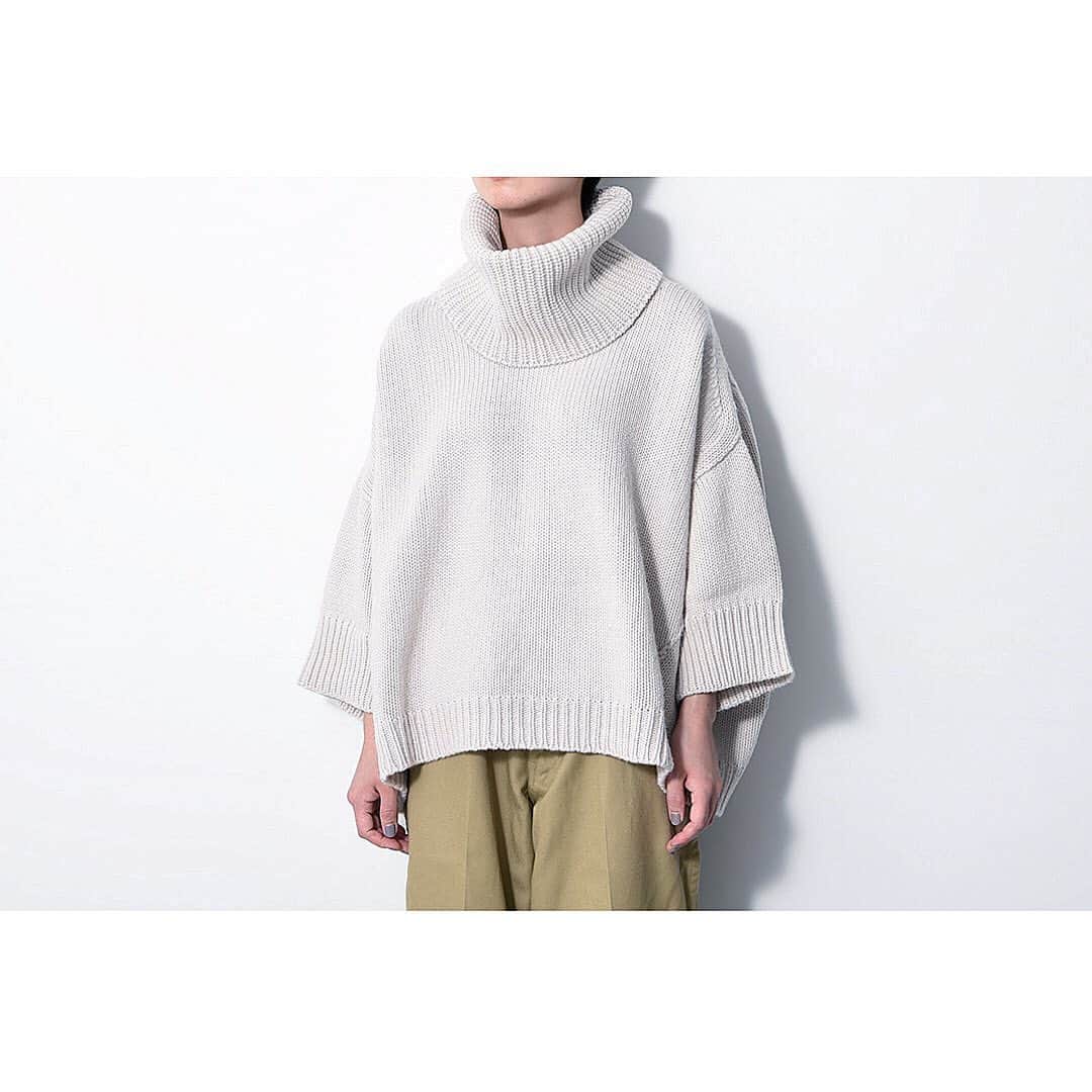 Bshop officialさんのインスタグラム写真 - (Bshop officialInstagram)「#robertocollina 2way pullover knit ¥41,000+tax ・ ボートネックをベースに、付属のスヌードをつけることでタートルネックニットのようにも着用できるデザイン。 ・ #19aw #bshop #bshop_official」10月27日 20時03分 - bshop_official