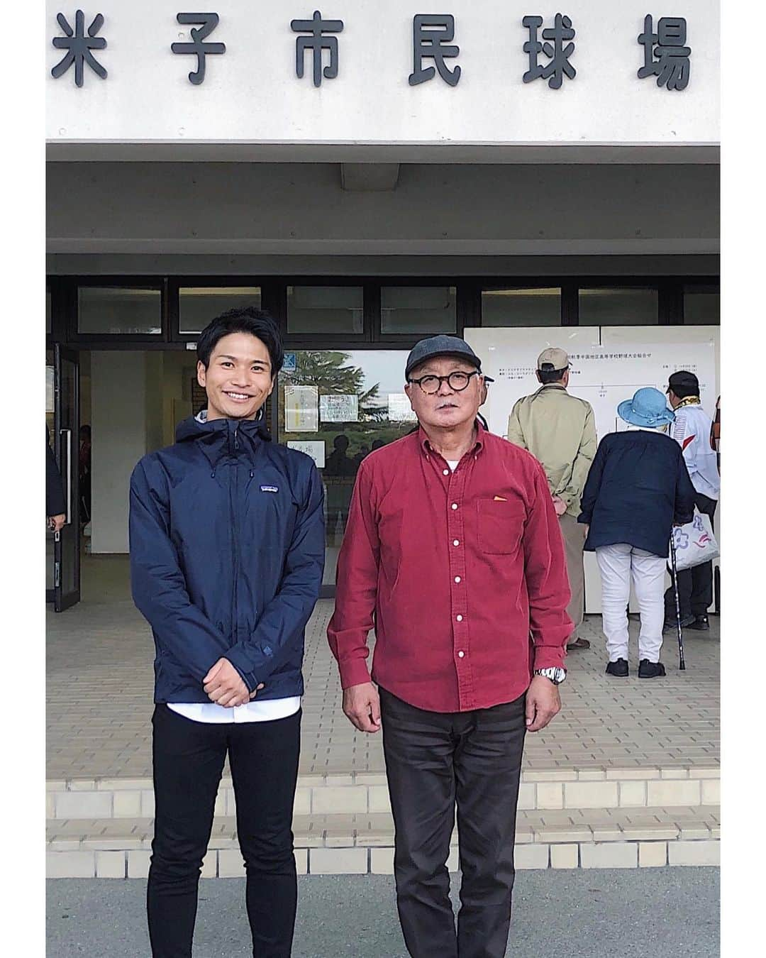 山田弥希寿さんのインスタグラム写真 - (山田弥希寿Instagram)「・ 高校野球秋季中国大会⚾️ ・ 小川先生が米子に。 米子で行われた2試合、 1回から9回まで隣で観させていただきました。 ・ 小川先生からの 質問に素早く答え、 現役の頃を思い出しました。 2秒以内に答えないと… ・ もちろん、野球を見る目は健在。 初心を思い出しました。 ・ #高校野球 #野球 #野球部 #瀬戸内高校 #瀬戸内高校野球部 #中国大会 #小川成海監督 #監督 #米子市民球場 #野球のカラクリ ・」10月27日 20時15分 - mikitoshi_617