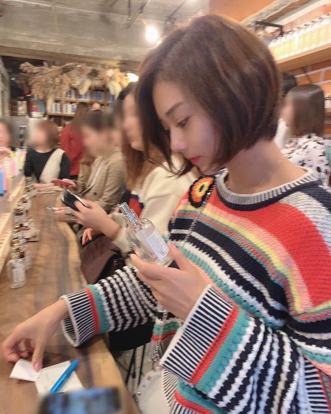 のインスタグラム：「I’m choosing fragrance. 🧚‍♀️💘💜 #theflavordesign #さ私服」