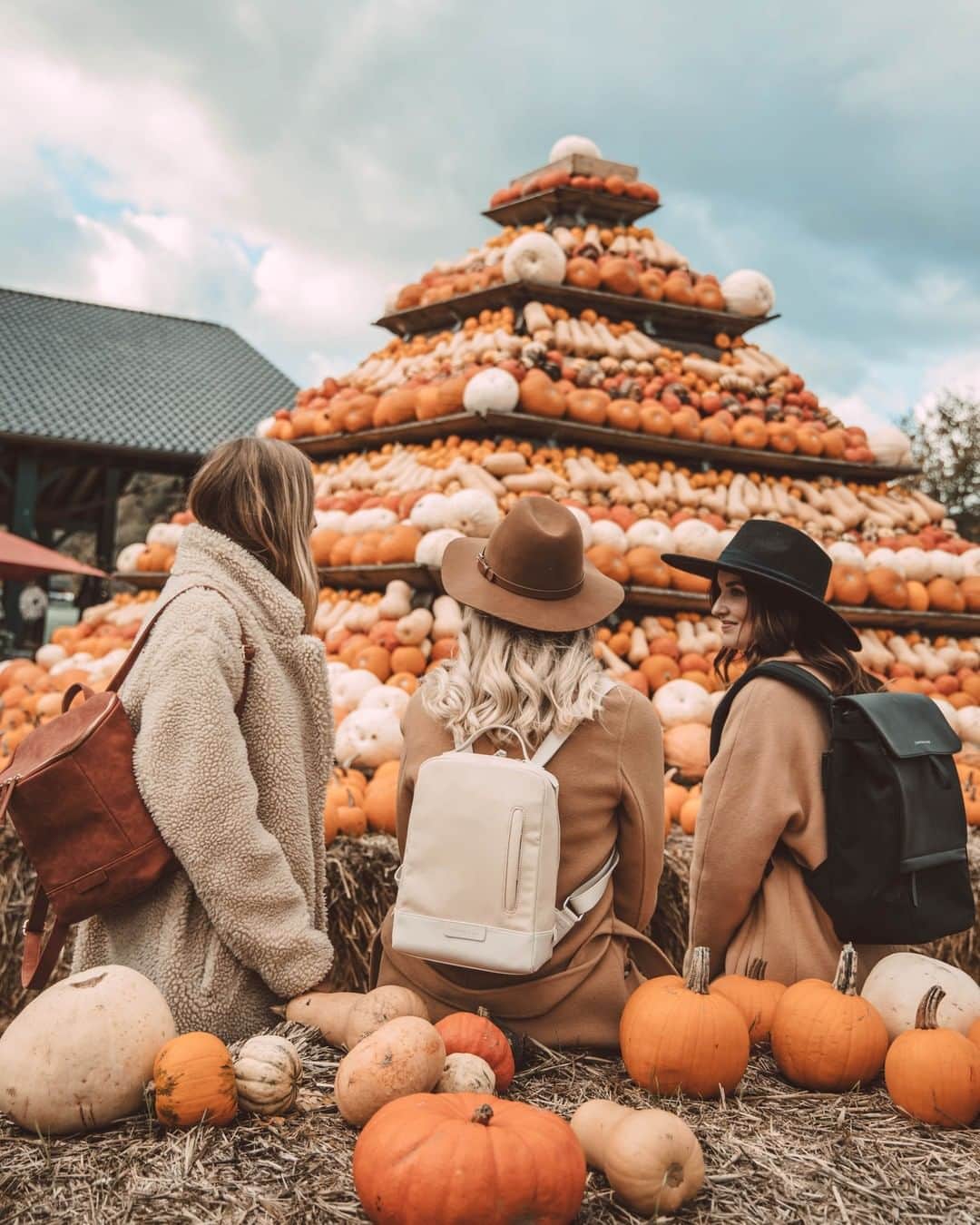 Kapten & Sonさんのインスタグラム写真 - (Kapten & SonInstagram)「'Autumn leaves & pumpkins please!' 🍂 Out backpacks are a perfect companion to every adventure - discover them and find your favorite style! 💫 #bekapten #kaptenandson⁠ .⁠ .⁠ .⁠ #backpacks #friends #friendship #autumn #autumnvibes #pumpkin #fall #outfitinspo #dailyinspo #ootdfash #fashionaddict #fashionlover」10月27日 20時30分 - kaptenandson