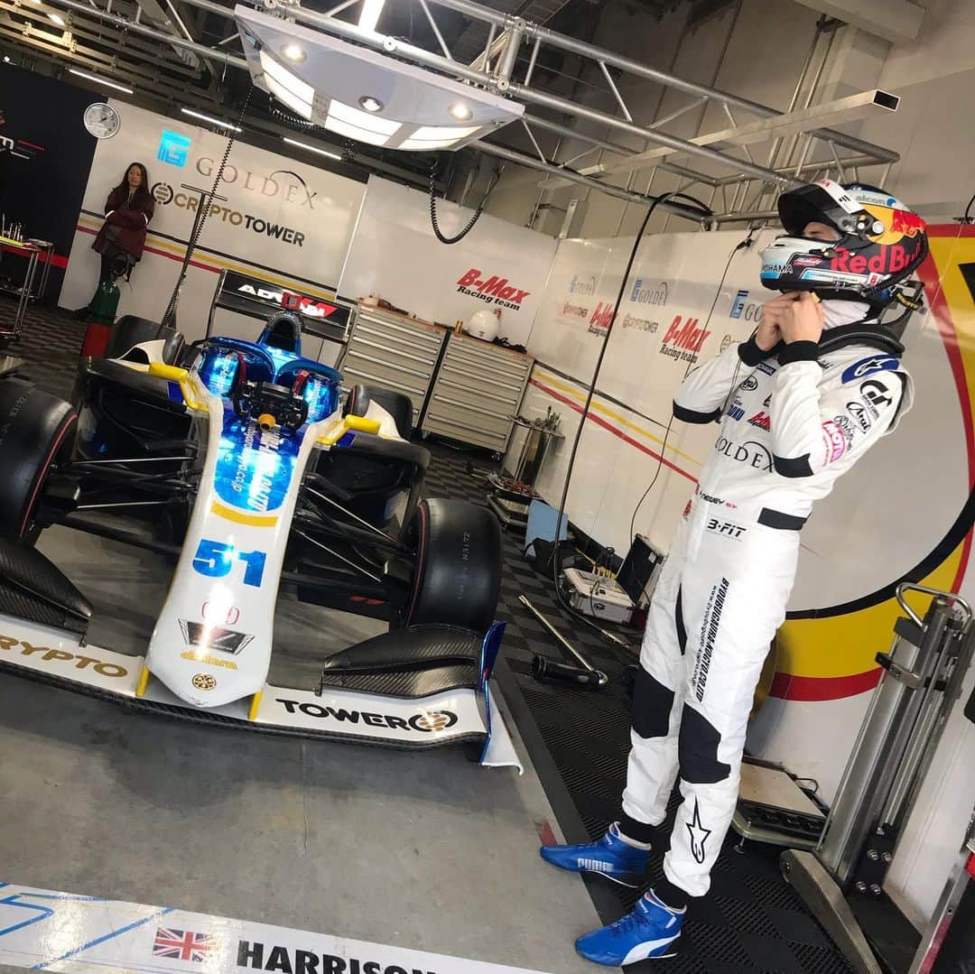 のインスタグラム：「鈴鹿SF最終戦 予選まで好調もレースでは不運もあり良い結果にはなりませんでした。 シーズンを通して考えればチームとしてはドライバー、メカ、チームスタッフの頑張りで大きな飛躍の年となりました。 応援してくれる方々を含め皆様に感謝します。本当にありがとうございました。 オフシーズンから更なる努力を続け来年はもっと強いチームになるよう頑張ります！ #B-Max #motopark」