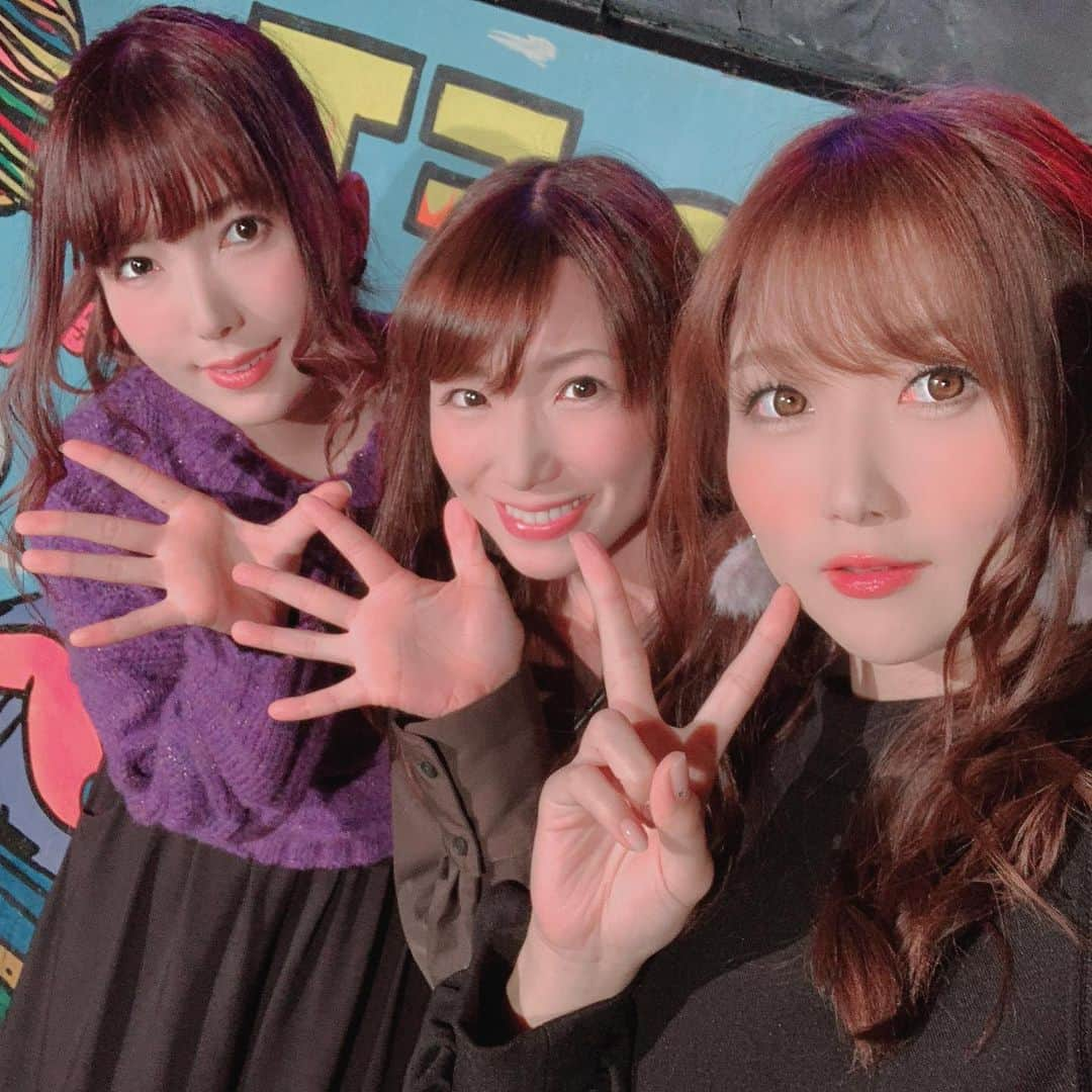 大槻ひびきさんのインスタグラム写真 - (大槻ひびきInstagram)「トークイベント楽しんでもらえたかな？🥰 シャンパンや差し入れ、 プレゼントもありがとう🎁 #japan #新宿ロフトプラスワン #トークイベント #thankyou #girls #ひびはたあやのん」10月27日 20時44分 - yanhibi0221