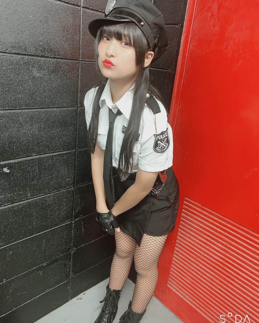 りりりのインスタグラム：「昨日はニコこれツアー大阪でした😆 みんな仮装いっぱいしてて楽しかった🥰🥰 じぶんは昨日は、ポリスとキョンシーとダルメシアンをしました⸜(* ॑꒳ ॑* )⸝⋆* キョンシー写真撮るの忘れてた…🥺 ダルメシアンはまた載せる！！！ 軍服ワンピも久しぶりに着たら、身長伸びたから短くなってた( 〃 ❛ᴗ❛ 〃 ) ２枚目はぺんたコス😍 (Drop pop candyのときにお借りしたセット😍) 前にも書いたんやけど、みんなで仮装してテーマパークに行けたら楽しそう💓  いまSODAで📸撮って投稿したら好きなテーマパークチケットが当たるらしいねんけど、 じぶんも応募して当てて行きます❣️❣️(友達かファミリーと…かな…) 詳しくはココ→ @sodacam_jp ・ ・ #りりり #Halloween #ポリス #コスプレ #ニコこれ #衣装いろいろ #漏れなく盛れます  #SODA」