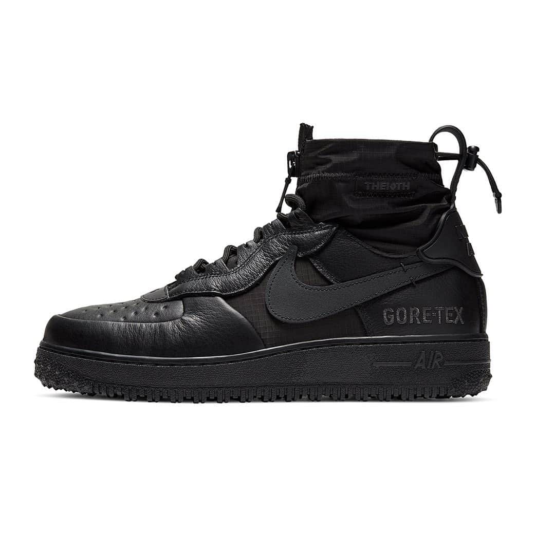 HYPEBEASTさんのインスタグラム写真 - (HYPEBEASTInstagram)「@hypebeastkicks: @nike has expanded its GORE-TEX Air Force 1 range, offering more styles of the contemporary The 10th High and the classic Low. The 10th High iteration features a tall boot-like style with an all-black upper and inner bootie set atop a matching outsole, whereas the Low editions come in “Dynamic Yellow,” “Team Gold,” and black. Expect the pairs to hit Nike’s website and stockists such as on @sneakersnstuff November 1. ⁠⠀ Photo: Sneakersnstuff」10月27日 20時46分 - hypebeast