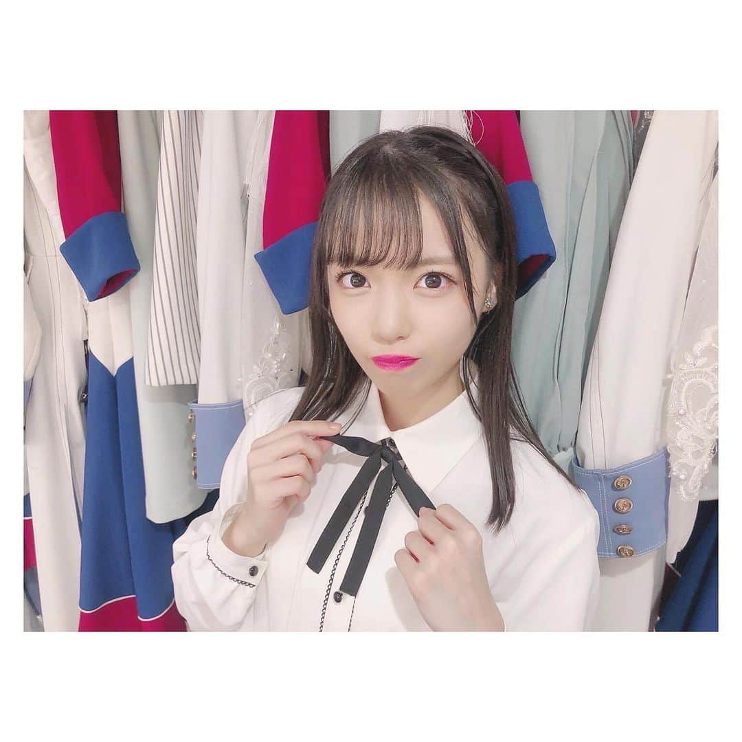 岩田陽菜さんのインスタグラム写真 - (岩田陽菜Instagram)「この　#ブラウス　とっても可愛い🥺💖﻿ ﻿ 髪の毛伸びてきていろんな #ヘアアレンジ 出来そうで嬉しいのです☺️✨﻿ ﻿ #編み込み　#リボン﻿ ﻿ ﻿ 　#今日も皆さまお疲れ様です　☺️💕」10月27日 20時58分 - hina_naso_stu48