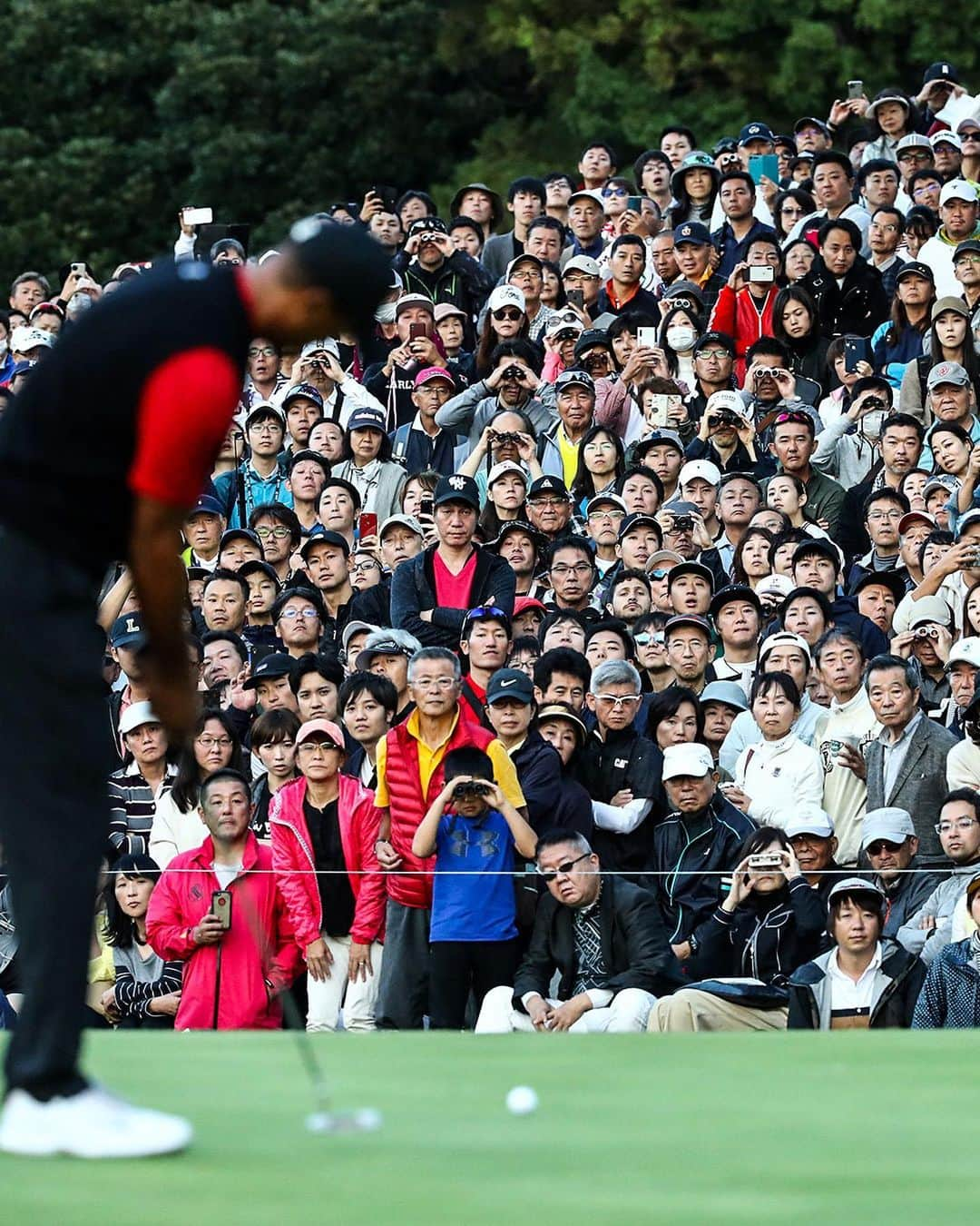 PGA TOURさんのインスタグラム写真 - (PGA TOURInstagram)「All eyes on @tigerwoods. 🐅👀」10月27日 20時59分 - pgatour