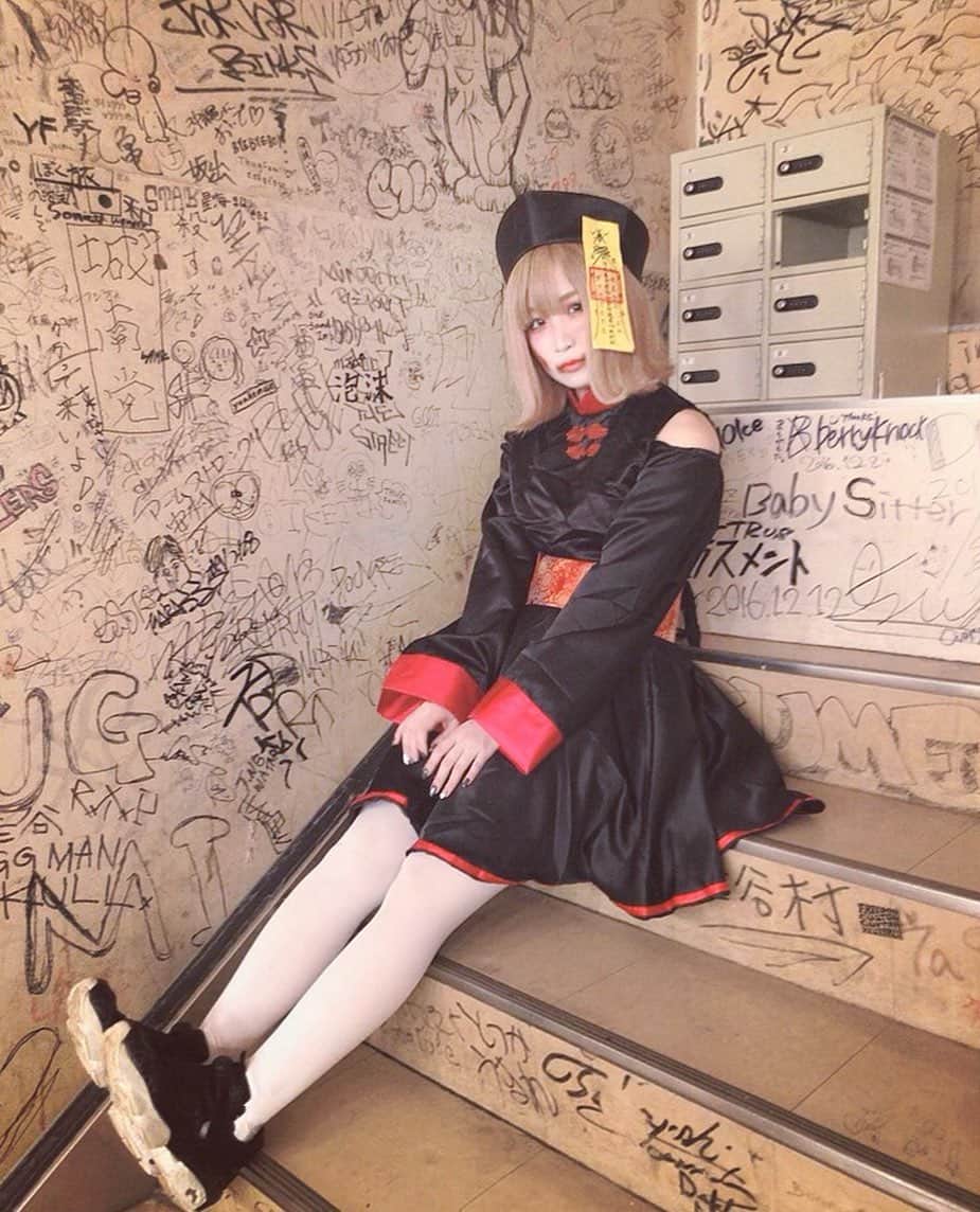 しふぉんのインスタグラム：「2019.10/27 🎃🍭🍪👻🕸」