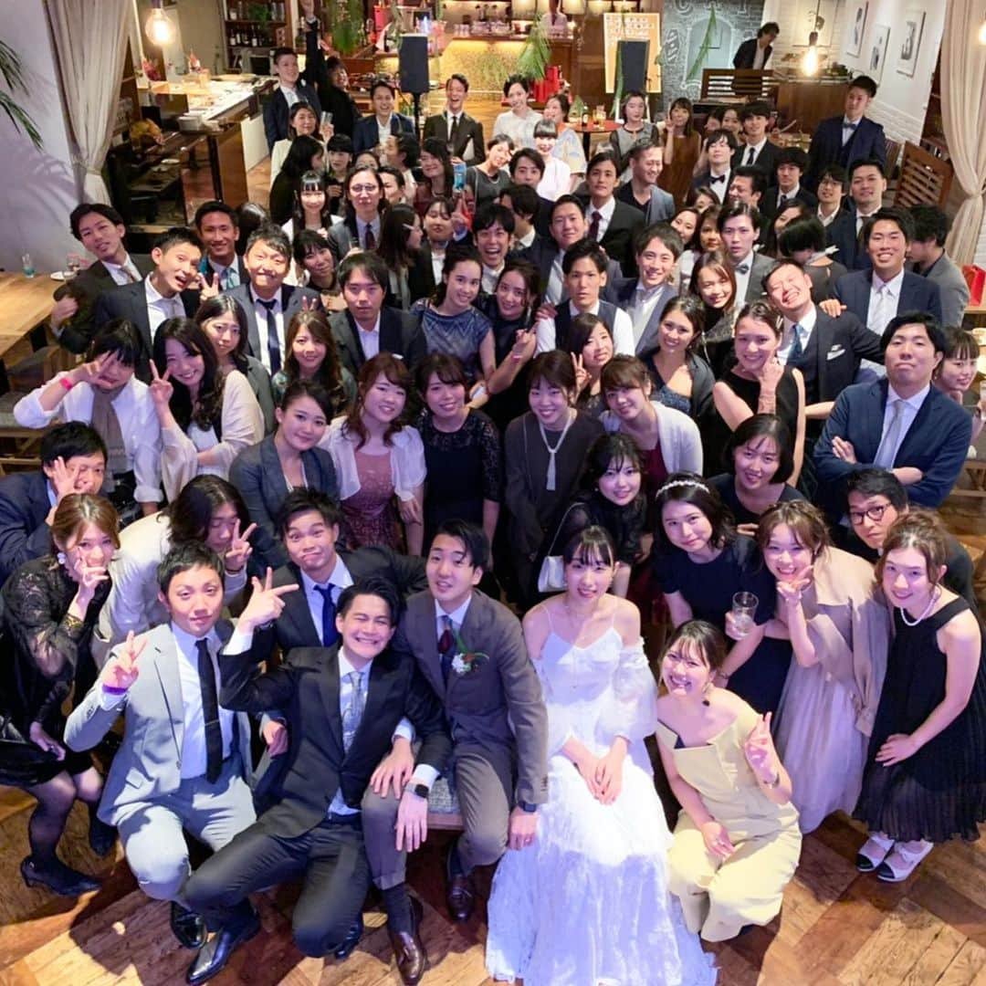 Ryoko Negishiさんのインスタグラム写真 - (Ryoko NegishiInstagram)「ずっと楽しみにしてた2人の結婚式💍﻿ ﻿ 大好きな2人が家族になるのってほんと素晴らしい、と思ってたら扉開いた瞬間大号泣しちゃった﻿ ﻿ 幹事をさせてもらった二次会は、大地たかつぐ司会の2人のおかげでうまくいって学生時代の友達にもたくさん会えて最高の1日だった﻿ ﻿ ほんっと末永くお幸せに🤤🌹 チルサンダーTは追加生産します」10月27日 21時08分 - ryokisss