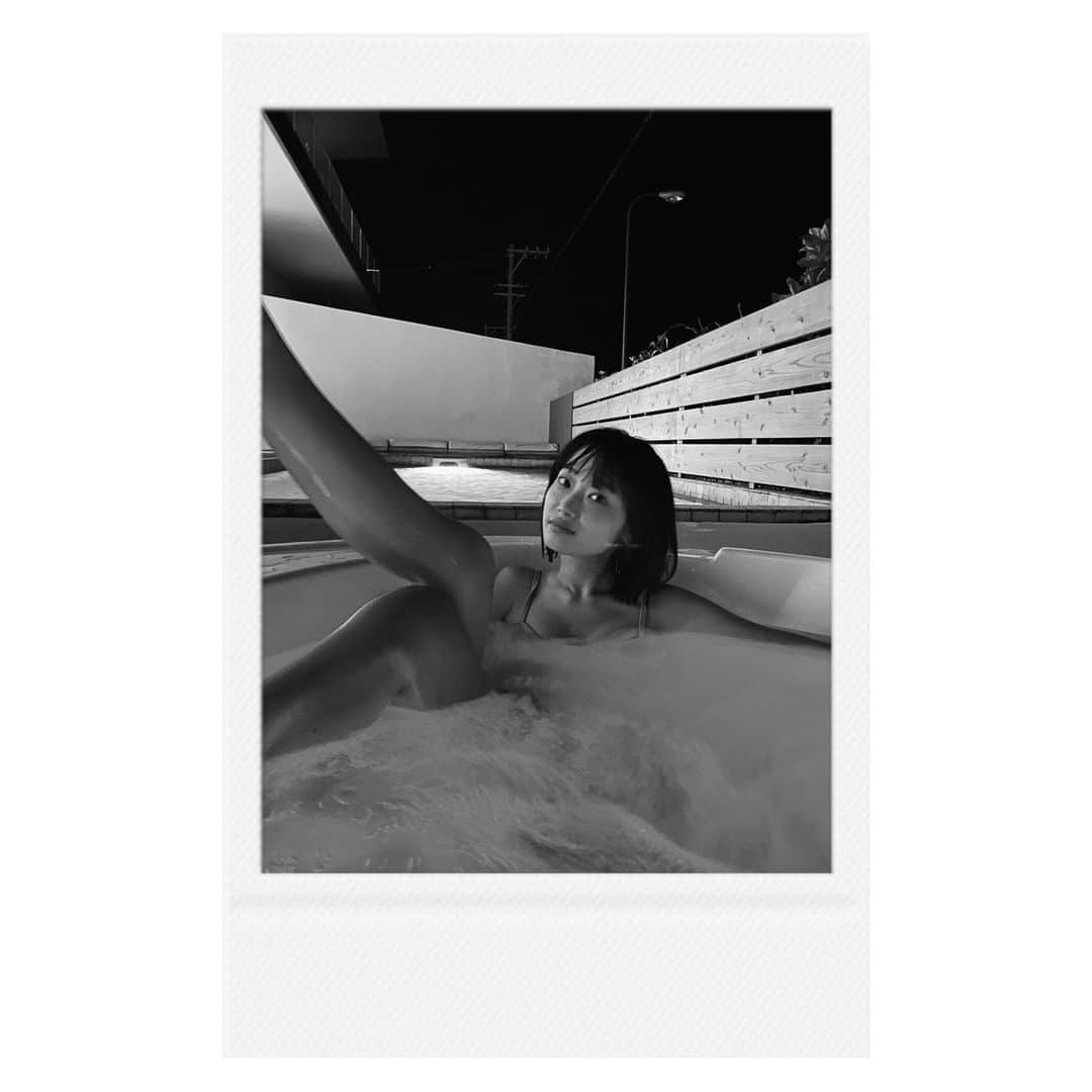 菜香さんのインスタグラム写真 - (菜香Instagram)「宮古島2日目の夜はみのりんとホテルのプールでゆっくりしたよ🥰 はぁ😭戻りたい。。。笑」10月27日 21時02分 - saika518