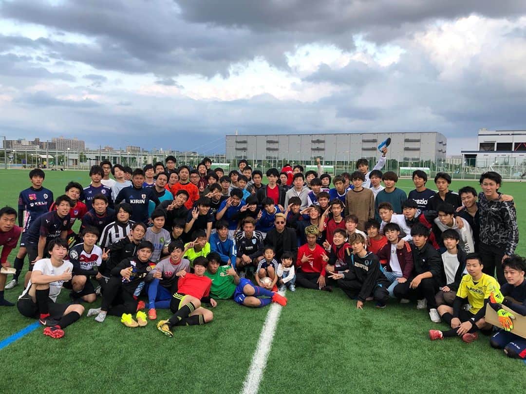 マキヒカのインスタグラム：「. . いつもお世話になってるJ-GREEN様😘✌️MAKIHIKAとタッグになりソサイチ大会開催🤔🔥皆様ありがとうごさいました！！これからも、皆様J-GREENご利用ください！😭 . . #jgreen #MAKIHIKA #マキヒカ #keisukehonda #本田圭佑 #ソサイチ #マキヒカおるから潰しに行こうで参加の学生チーム #やめてください泣 #怖いです #楽しかった #両足感覚ないフワフワ宇宙」