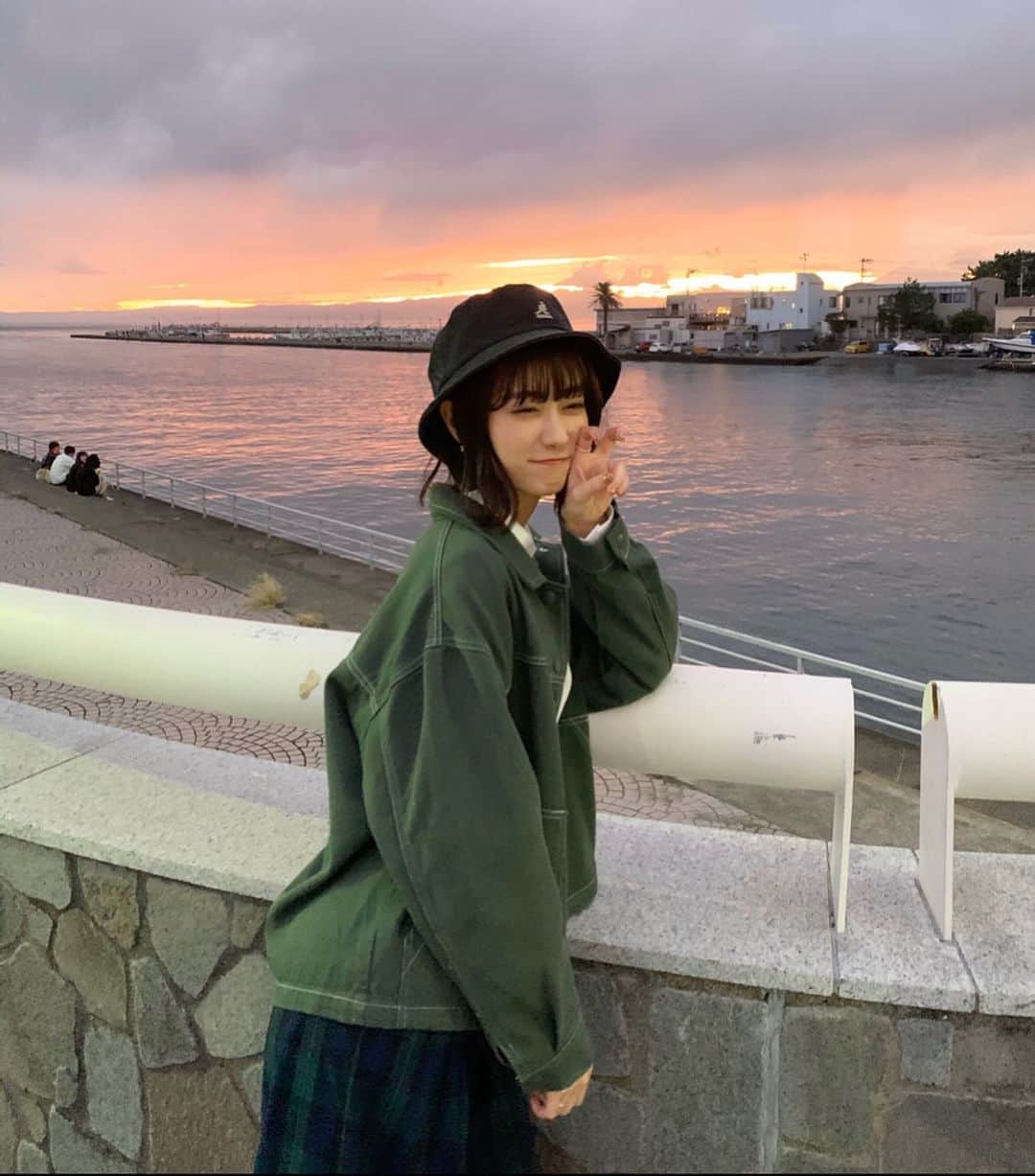 広瀬ちひろさんのインスタグラム写真 - (広瀬ちひろInstagram)「食べ歩きして、夕焼け綺麗〜！てはしゃいで写真撮ってたら、行きたかった水族館の入館時間すぎてました。 この日もいい一日でした、 @natsumi__kimura と👶🏻」10月27日 21時17分 - chi_hirose
