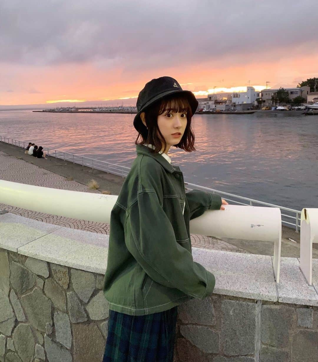 広瀬ちひろさんのインスタグラム写真 - (広瀬ちひろInstagram)「食べ歩きして、夕焼け綺麗〜！てはしゃいで写真撮ってたら、行きたかった水族館の入館時間すぎてました。 この日もいい一日でした、 @natsumi__kimura と👶🏻」10月27日 21時17分 - chi_hirose