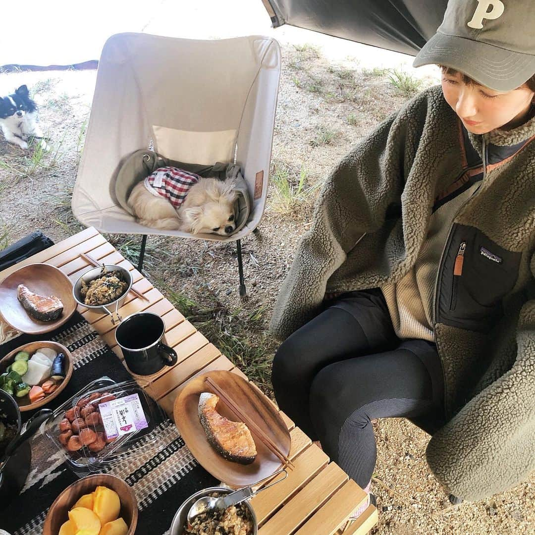 mikiさんのインスタグラム写真 - (mikiInstagram)「* 2019.10.27(sun) ・ NEWテントでキャンプ⛺️ 昼間はまだ暑いくらいだけど 朝晩冷える patagoniaのフリースが活躍したよ👍♡ 今回の朝は和食にしました🐟 美味しかった😋 ・ ・  #キャンプ #アウトドア #キャンプギア #キャンプ好きな人と繋がりたい #アウトドア好きな人と繋がりたい #自然 #キャンプ用品 #キャンプ女子 #外遊び #キャンプ好き #ファミリー #ファミリーキャンプ #グランピング #camphack取材 #campzine掲載希望 #helinox #goout #camp #camping #camper #stanley #hinataoutdoor #ひなたごはん #ソトメシ」10月27日 21時26分 - miki__072