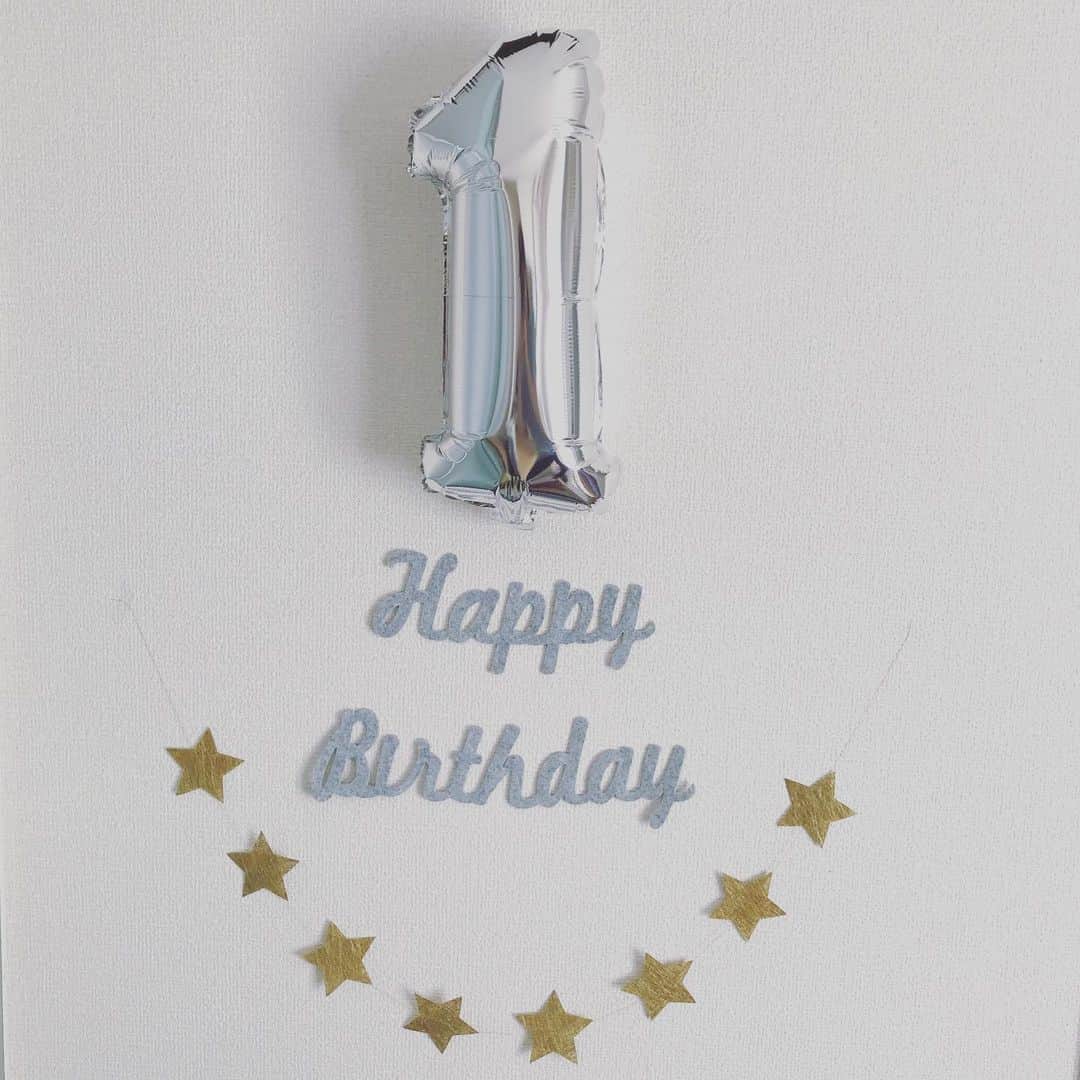 sioneのインスタグラム：「誕生日当日が平日で仕事なので、今日お祝いしました。1年早かったなぁ。」