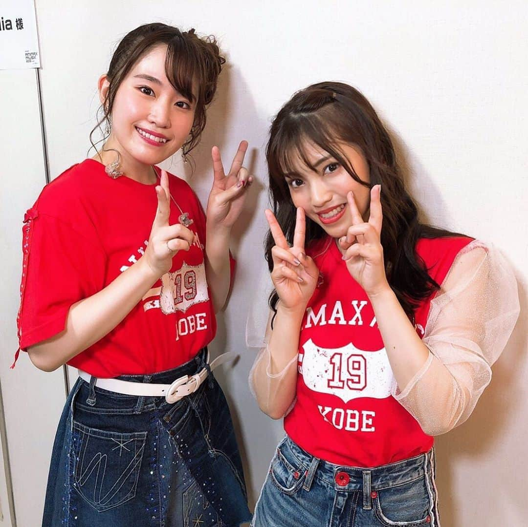 石原夏織さんのインスタグラム写真 - (石原夏織Instagram)「鈴木みのりちゃんともコラボさせていただきました💓2人で「魔法先生ネギま！」のOPテーマ「ハッピー⭐︎マテリアル」を歌わせていただきました😘久々にこの曲を歌えたのと、そしてあの振り付けを踊れたことがとても嬉しかったです💓皆さん温かい掛け声本当にありがとうございました！そしてみのりちゃんありがとうございました💓  #鈴木みのり　ちゃん #石原夏織 #魔法先生ネギま！ #ハッピー⭐︎マテリアル」10月27日 21時31分 - ishiharakaori_official