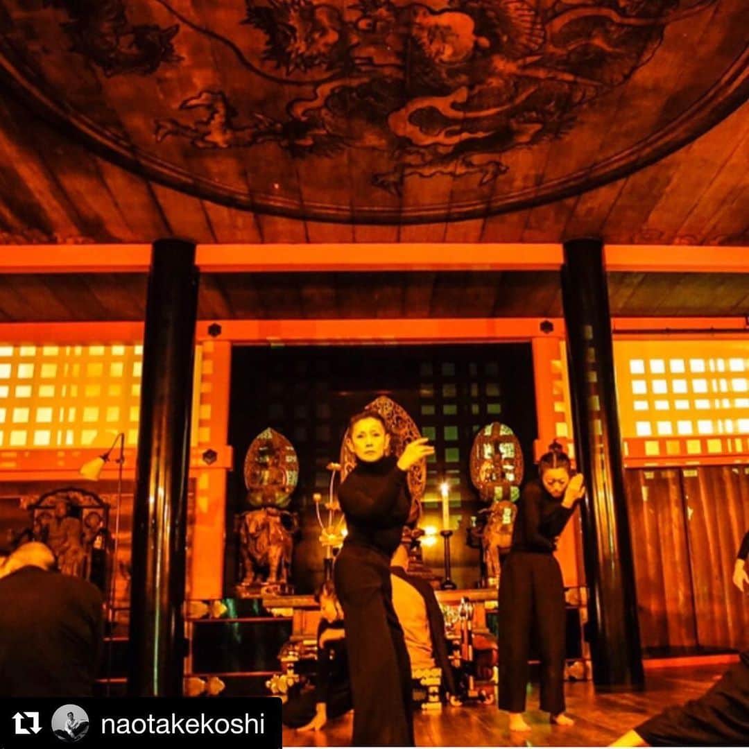 夏木マリさんのインスタグラム写真 - (夏木マリInstagram)「#Repost @naotakekoshi with @get_repost ・・・ Honored to be designing the costume for the special event and performance “PLAY X PRAY” by artist Mari Natsuki at Kiyomizu Temple in Kyoto on November 24th.  Details from @mari_natsuki below ↓ ・・・ 11.24(日)の清水寺・奉納パフォーマンス『PLAY × PRAY』第六夜」 今回の衣装は、naotakekoshiさんの reeditionproject165です！ thank you〜  #NATSUKIMARIFESTIVALinKYOTO2019 #PLAYbyPRAY #第六夜 #kiyomizudera  #marinatsukiterroir  #奉納 #performance #11月24日  #夕刻 #OneofLoveプロジェクト #支援 #kyoto  #japan  #夏木マリ #NATSUKIROCK  @mari_natsuki  #naotakekoshi #reeditionproject165 #dancecostume  #balletcostume #costumedesigner #costumedesign #abstractdance #moderndance #modernballet  #japanesedesign #japanesefashion #madeinjapan #minimaldesign #minimalism」10月27日 21時37分 - mari_natsuki