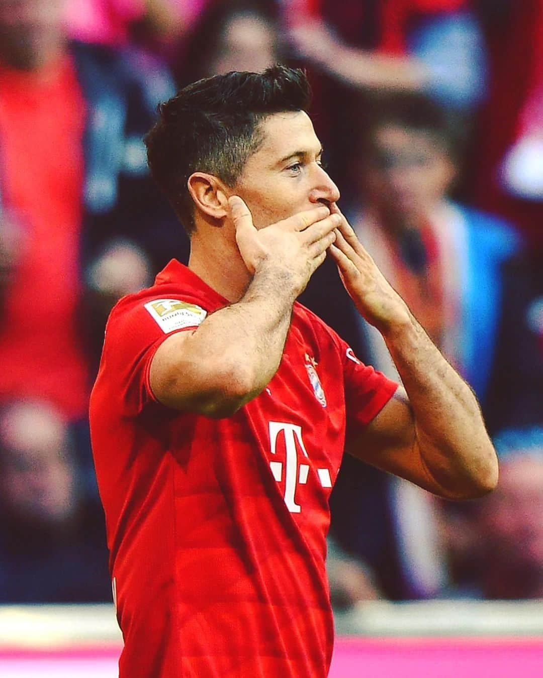 バイエルン・ミュンヘンさんのインスタグラム写真 - (バイエルン・ミュンヘンInstagram)「Happy Sunday from @_rl9! 😘 #LewanRECORDski #MiaSanMia . . Spend more than 20 euros in our fan shop today and be in with a chance to win 3x2 tickets for #FCBBVB. Link in bio! 👍」10月27日 21時39分 - fcbayern