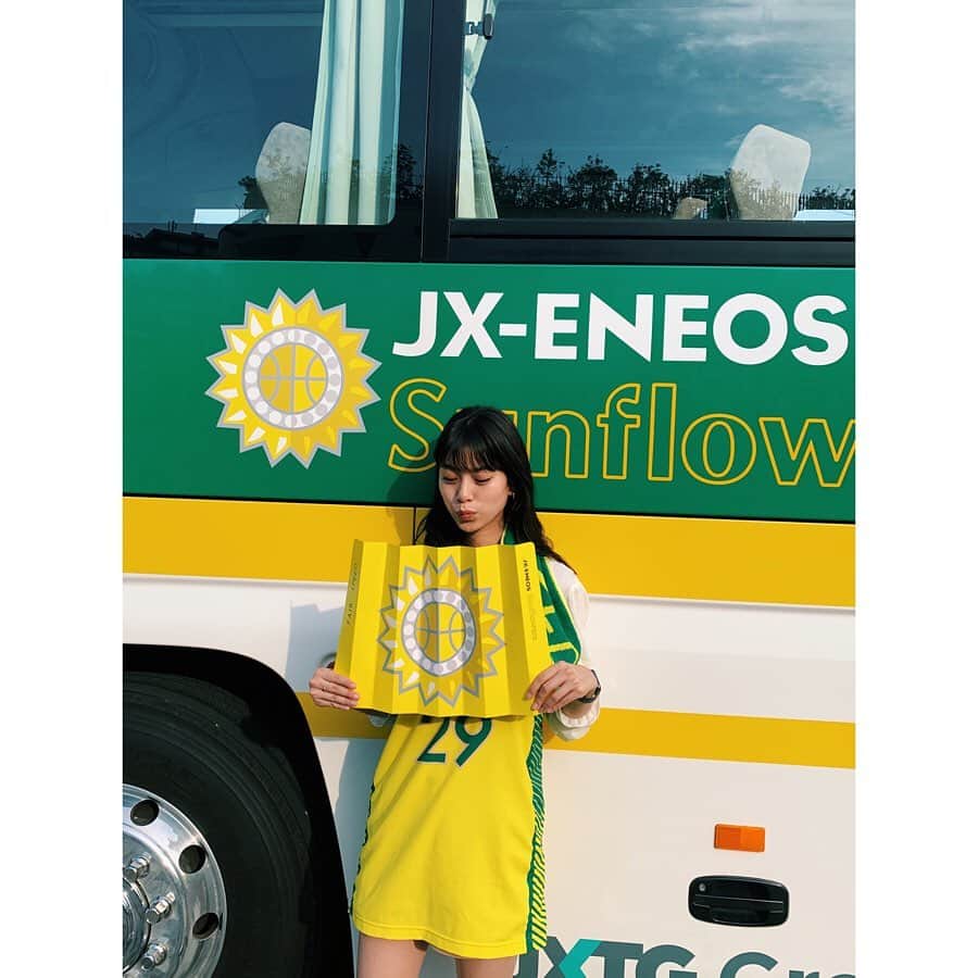 佐分利眞由奈さんのインスタグラム写真 - (佐分利眞由奈Instagram)「@yuniyuni1329 の応援で、 JX-ENEOS sunflowersの試合見てきましたっ🌻 いやー、本当に楽しかったあああ🏀 ゆにちゃん、最高だったよーー！！！ #バスケ　#sunflowers」10月27日 21時41分 - mayuna_saburi