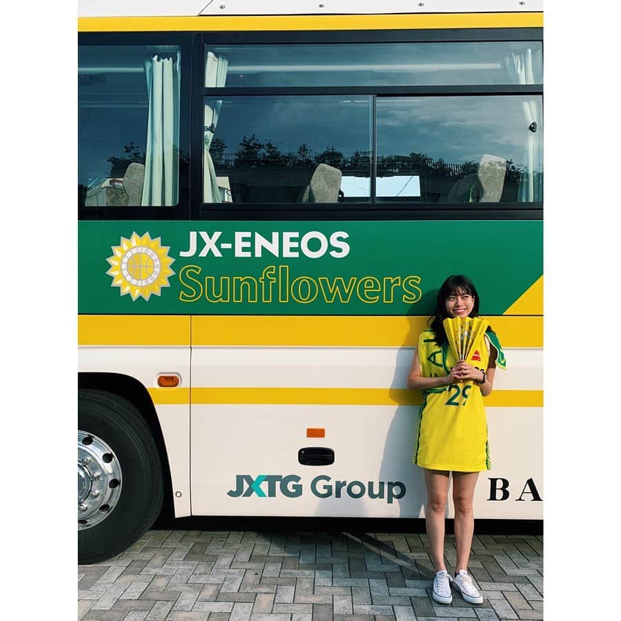 佐分利眞由奈さんのインスタグラム写真 - (佐分利眞由奈Instagram)「@yuniyuni1329 の応援で、 JX-ENEOS sunflowersの試合見てきましたっ🌻 いやー、本当に楽しかったあああ🏀 ゆにちゃん、最高だったよーー！！！ #バスケ　#sunflowers」10月27日 21時41分 - mayuna_saburi