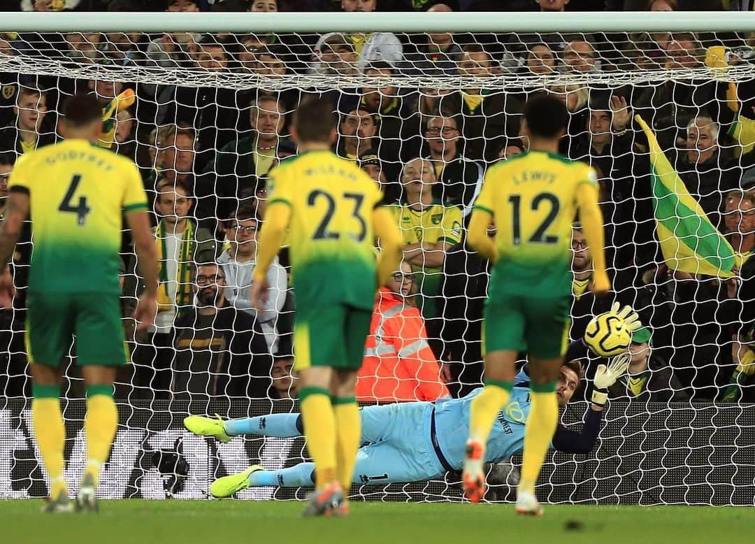 ティム・クルルのインスタグラム：「Shame for the result today against a very good @manchesterunited .. Big weeks coming up against teams around us..🔰💪🏻#ncfc #otbc」