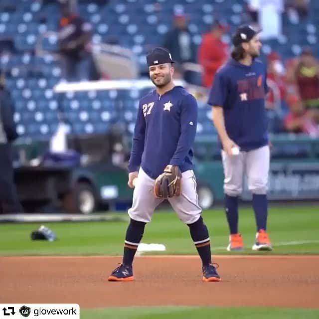 ホセ・アルトゥーベのインスタグラム：「#repost @glovework ・・・ Can you do this? 🤔」