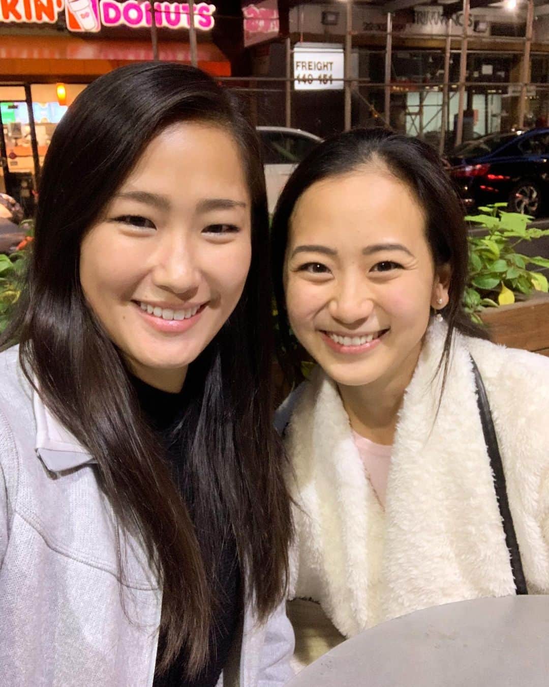 フェリシア・ザンのインスタグラム：「A year might be the only difference between these two pictures 👯‍♀️💕 ⠀⠀⠀⠀⠀⠀⠀⠀⠀⠀⠀⠀ ⠀⠀⠀⠀⠀⠀⠀ ⠀⠀⠀⠀⠀⠀⠀⠀⠀⠀⠀⠀ ⠀⠀⠀⠀⠀⠀⠀⠀⠀⠀⠀⠀ October 2019 vs June 2018 ⠀⠀⠀⠀⠀⠀⠀⠀⠀⠀⠀⠀ ⠀⠀⠀⠀⠀⠀⠀⠀⠀⠀⠀⠀ ⠀⠀⠀⠀⠀⠀⠀⠀⠀⠀⠀⠀ ⠀⠀⠀⠀⠀⠀⠀⠀⠀ #nyc #latergram」