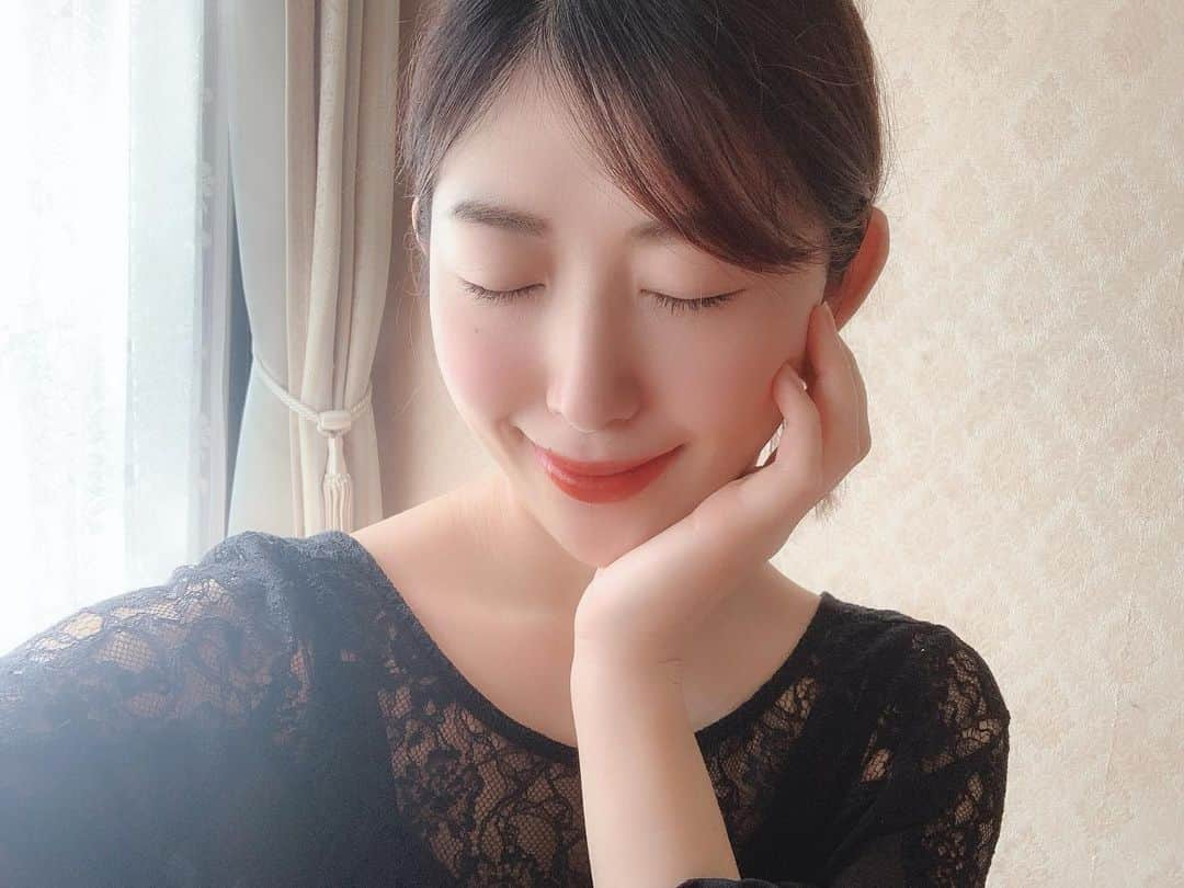 千代田唯さんのインスタグラム写真 - (千代田唯Instagram)「おはようございます 今週も頑張りましょう🌸 朝バタバタだったので、アイメイク無しのリップめいん💄 楽ちんメイク🐰✨ 今日はいいことありますように✨ #gm #メイク #リップメイク  #レンガ色 #幻のリップ #セルヴォーク09  #celvoke  #lipmakeup  #ナチュラルメイク」10月28日 8時20分 - chiyodayui0920