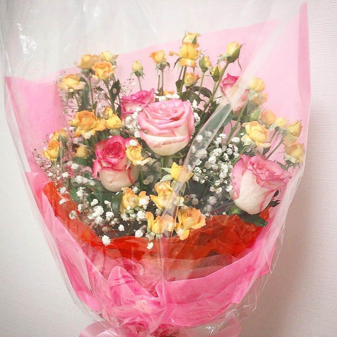 立花このみのインスタグラム：「. Flowers💐 我が家をこんなに たくさんのお花で 埋め尽くしてくれてありがとう🌹 . . #flower #flowers #pinkflowers #花 #お花 #花束 #ブーケ #バラ #バラの花束 ＃beautiful #love #thankyou #ありがとうございます #💐 #🌹　#instagood #instalike #followme」