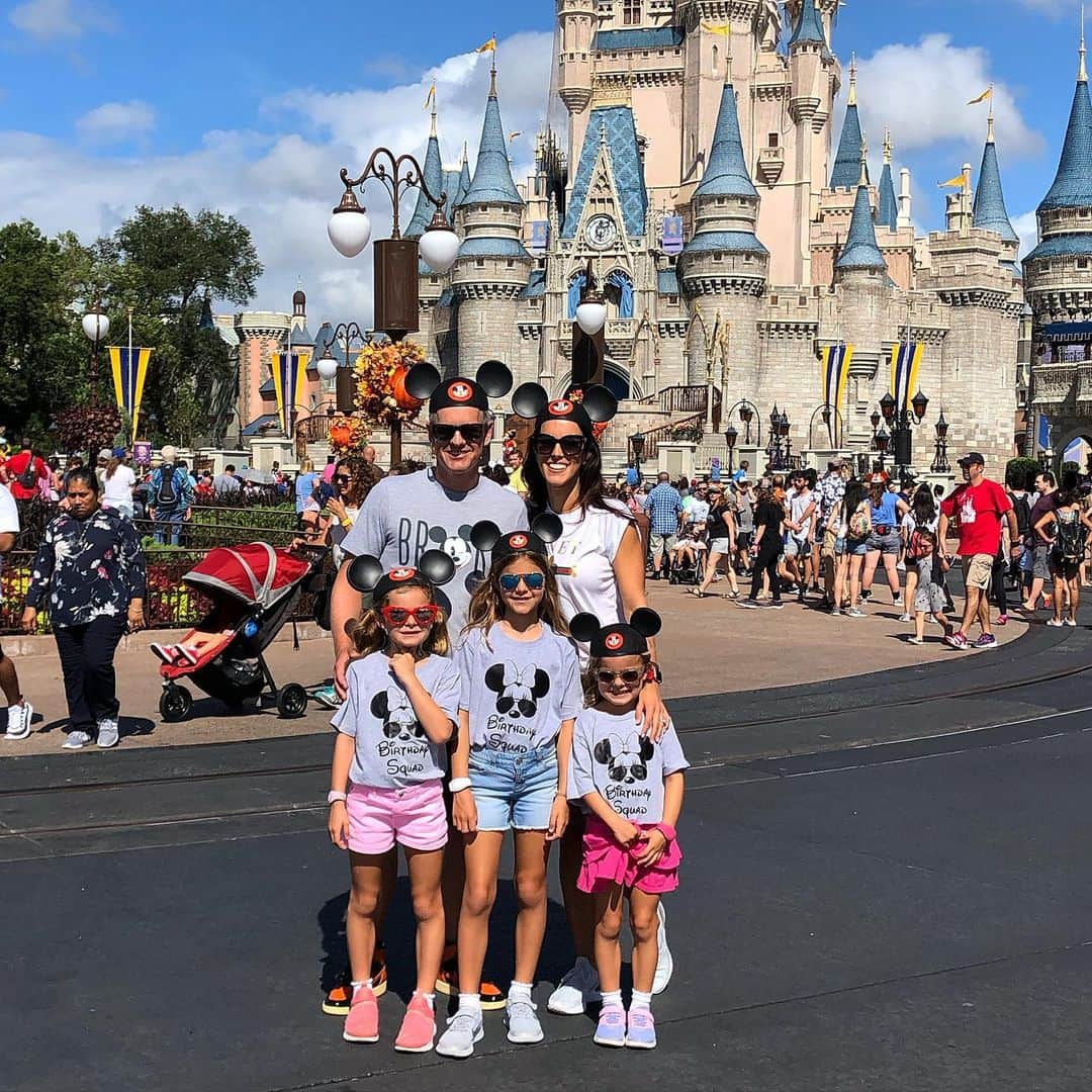 ルーク・ドナルドのインスタグラム：「Magic Kingdom #familytime #disneyworld #br😉ke 👨‍👩‍👧‍👧」