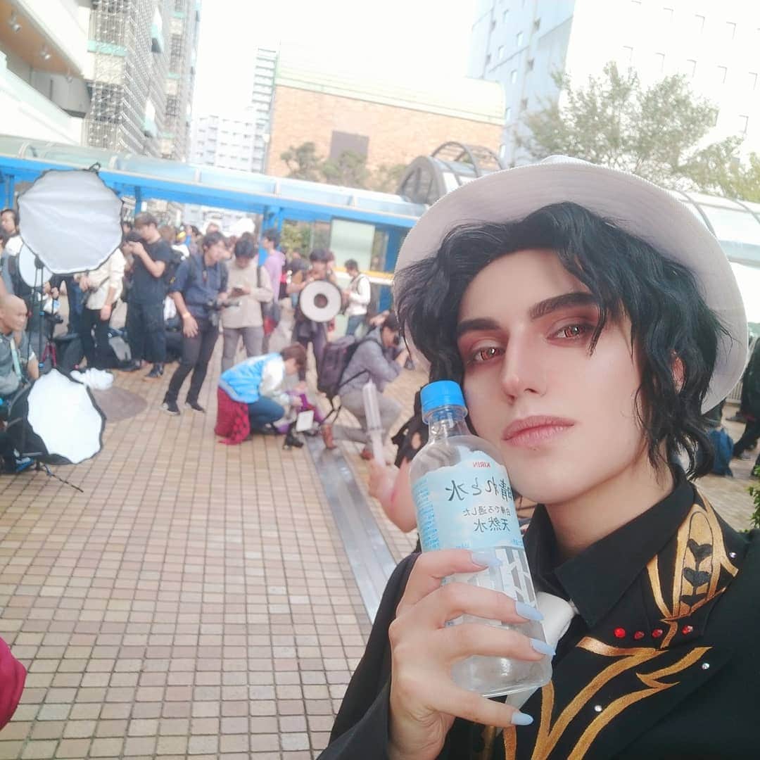 Gesha Petrovichさんのインスタグラム写真 - (Gesha PetrovichInstagram)「*HeHeee vibes* Muzan Kibutsuji (Michael Jackson) cosplay done, with your helps guys😍Some of you buy a merch, someone's donate on Patreon. Its motivate work more and it was pleasure to know ya'll waiting this cos. Wig @geshacos  Full selfies pack with video (more than 30pic),waiting you on Patreon 👇Patreon.com/GeshaCos Special thank to my dear @cain_reliant, she helps me a lot and do most part of work, cause I was in deadline 💕💕 ********** I work yesterday on Ikebukuro Halloween Festival in Tokio, you can see more pics on my Twitter. 😉🎃🦇 #MuzanKibutsuji #geshacoser #kimetsunoyaiba #demonslayer #cosplay #kny」10月27日 23時33分 - petrovichgesha