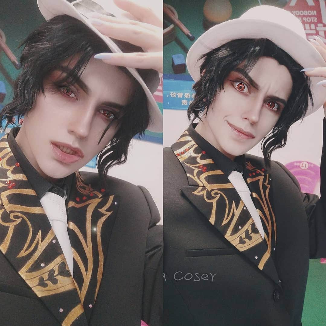 Gesha Petrovichさんのインスタグラム写真 - (Gesha PetrovichInstagram)「*HeHeee vibes* Muzan Kibutsuji (Michael Jackson) cosplay done, with your helps guys😍Some of you buy a merch, someone's donate on Patreon. Its motivate work more and it was pleasure to know ya'll waiting this cos. Wig @geshacos  Full selfies pack with video (more than 30pic),waiting you on Patreon 👇Patreon.com/GeshaCos Special thank to my dear @cain_reliant, she helps me a lot and do most part of work, cause I was in deadline 💕💕 ********** I work yesterday on Ikebukuro Halloween Festival in Tokio, you can see more pics on my Twitter. 😉🎃🦇 #MuzanKibutsuji #geshacoser #kimetsunoyaiba #demonslayer #cosplay #kny」10月27日 23時33分 - petrovichgesha