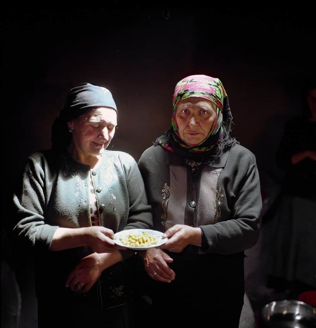 ナショナルジオグラフィックさんのインスタグラム写真 - (ナショナルジオグラフィックInstagram)「Photo by Rena Effendi @renaeffendiphoto | Sisters hold a plate of boiled chickpeas, one of the ingredients in bozbash, a traditional minced meat broth in Azerbaijan. I took this photograph in Khinaliq village, one of the highest populated points in Azerbaijan, where about 1,000 shepherd families live without many basic modern amenities, such as gas and running water. For more human interest stories #followme @renaeffendiphoto #women #power #beauty #azerbaijan  Nat Geo is celebrating women who fearlessly push boundaries and inspire the next generation of changemakers. For a week, all of our posts and stories on @natgeo were photographed by women, about women. Use #NatGeoWomenofImpact to share how a woman in your life has empowered you.」10月27日 23時37分 - natgeo