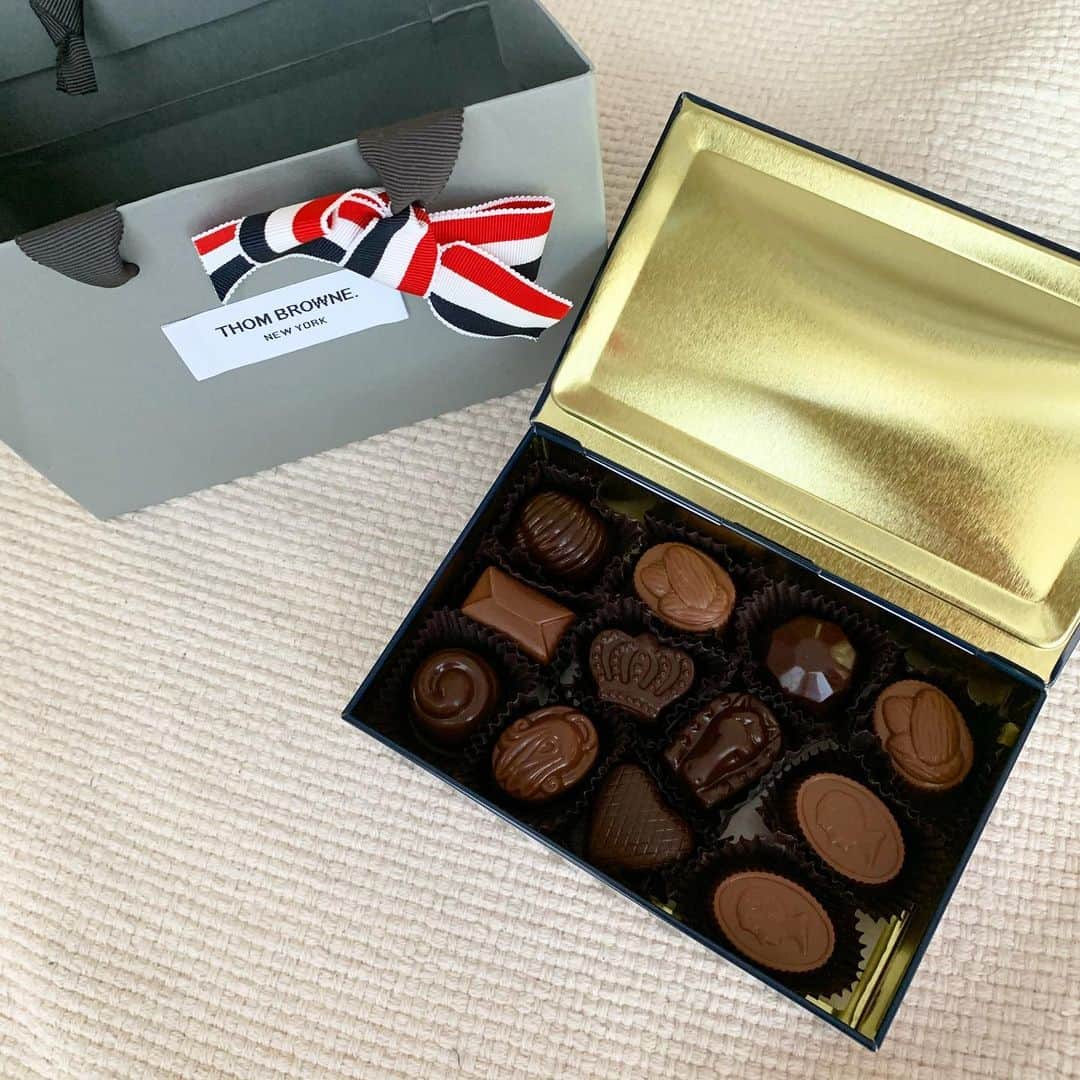 岡本麻佑のインスタグラム：「. chocolate😋🍫❤️💙」