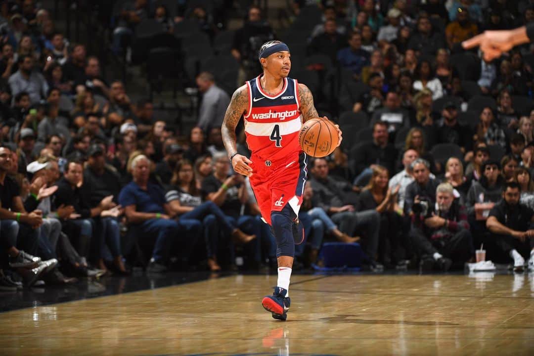 アイザイア・トーマスのインスタグラム：「Hate posting this after a loss BUT damn it felt good to be out there competing with my teammates 🏁⌚️ #ThatSLOWgrind」