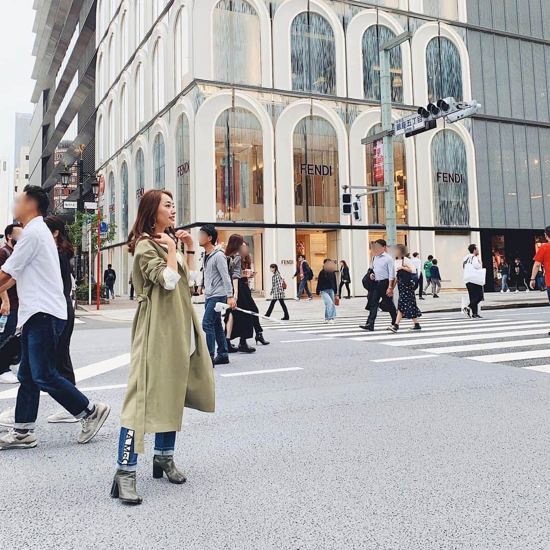 小祝麻里亜のインスタグラム：「お気に入りのトップスを着て、銀プラ🚶‍♀️ 上京前に撮影で銀座のホコ天にきて、大都会だなぁー❣️って高校三年生のとき感じました。  そんなことを思い出した、銀座ぷらぷら☺️👌👌10月もわずかだ！今週も頑張りましょ🙏 ． ． ． ＿＿＿＿＿＿＿ #outfit #coordinate #look #instafashion #tabiboots #셀스타그램 #얼스타그램 #코디 #스타일링 #데일리 #데일리룩 #오오티디  #きょコ #コーデ #銀座 #銀プラ #ホコ天」