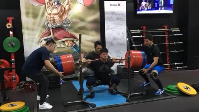 のインスタグラム：「- back squat 300 kg  #いつでもどこでも300kg - #ウエイトリフティングやろうぜ #weightlifting #snatch #cleanandjerk #squat #deadlift  #耐えて勝つ #率先垂範 #山本俊樹 #LEGACYLIFTER #nano9」