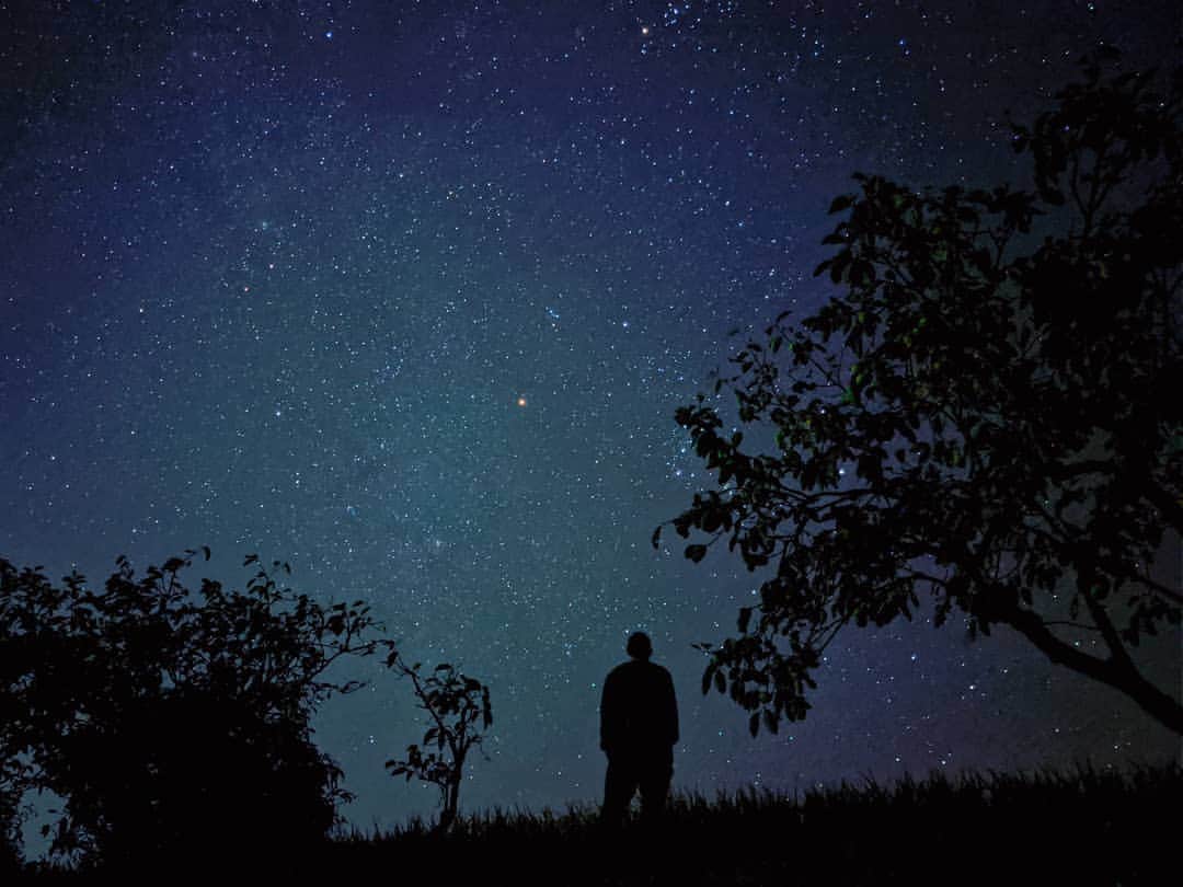 福田洋昭のインスタグラム：「スマホで星まで撮りに行きたくなる#GooglePixel4 🌌 #pixelで撮影 #teampixel #Googleのスマホ  Exploring the stars with the Pixel4.  Google really stepping their game up w/ the new astrophotography feature 😳」