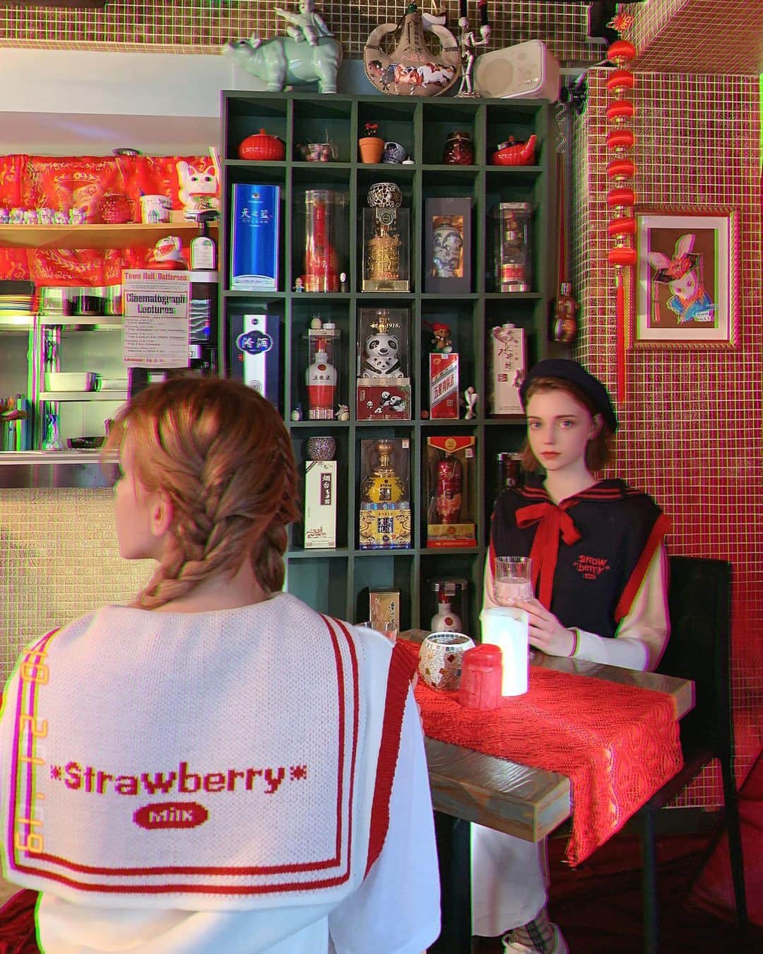 Chuuのインスタグラム：「Strawberry Milk 19fw "Milk Club"  락커룸에서 방금 나온것같은 편안함과 귀여움으로 디자인된 2019FW 스베밀 아이템들! 일상속에서 편하게 입을수있는 소재감과 디자인의 2019FW 컬렉션은 "Milk Club"이라는 주제로 출시됩니다.  실용적이며 편안한 룩에 유니크한 프린트와 로고플레이로 디자인된 19FW 스베밀. 하루빨리 밀크클럽에 조인하세요!  #chuuseoul @strawberrymilk_chuu」