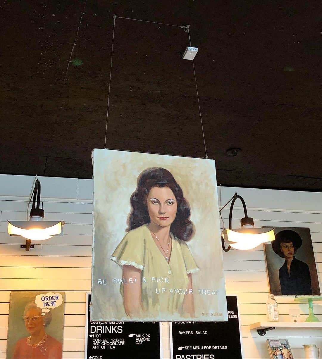 Grace Bonneyのインスタグラム：「Best 24 hour trip 🧁 💛 any time we get to see @cherylday and Griff *and* eat their baked goods at @backinthedaybakery it’s a joy. I’m full of baked goods and shrimp and grits and love and feeling very grateful ♥️」