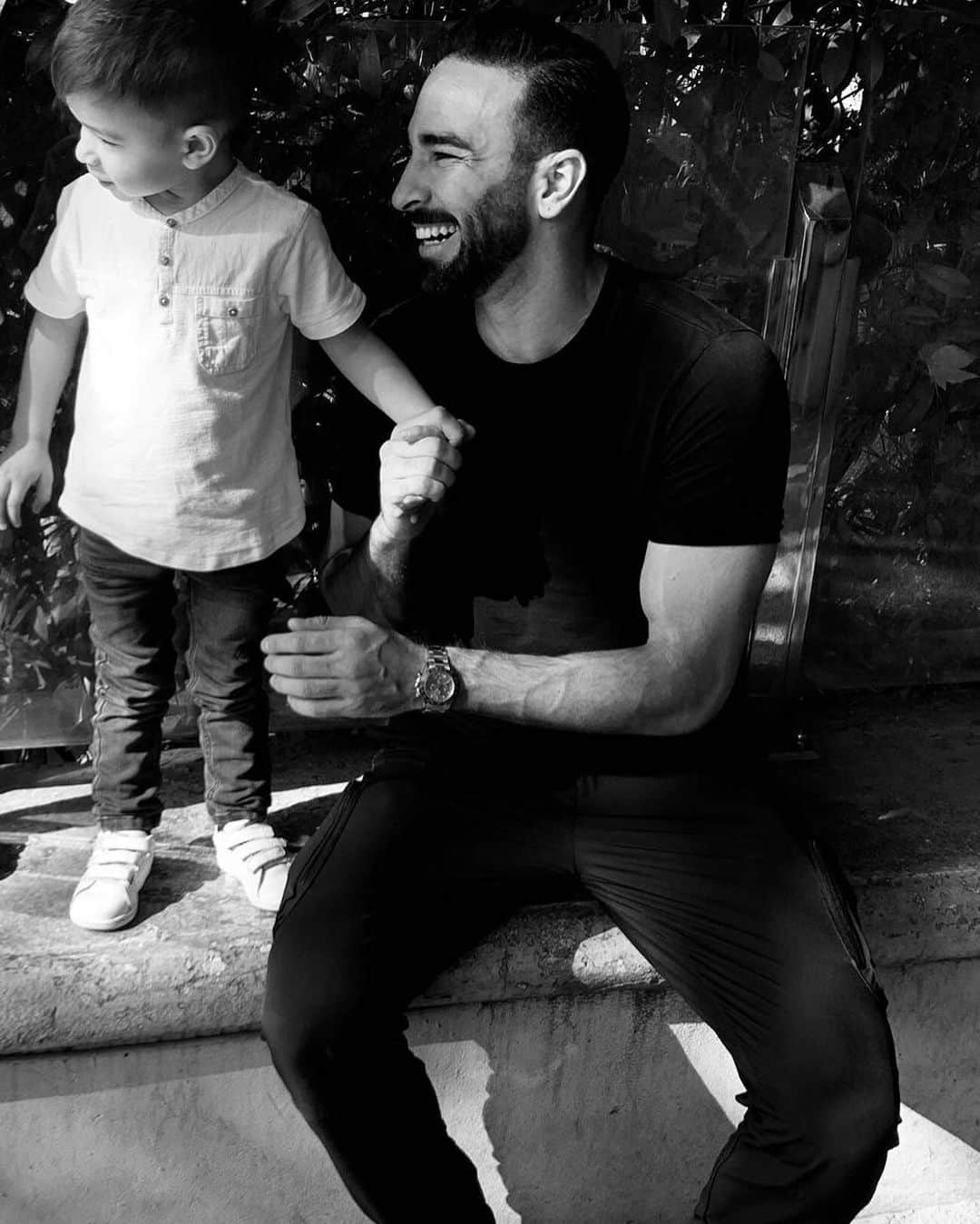 アディル・ラミのインスタグラム：「#love ❤️ 👼 👼 🙏」
