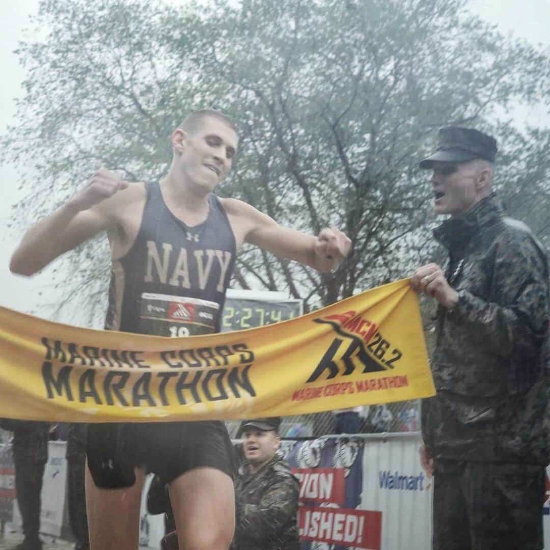 アメリカ海兵隊さんのインスタグラム写真 - (アメリカ海兵隊Instagram)「Congrats to today’s 44th annual @marinecorpsmarathon first place finishers!  First place hand cyclist: Tom Davis, 42, from Fremont, Indiana, with an unofficial finish time of 1:07:10.  First place male finisher: Jordan Tropf, 27, from Silver Spring, Maryland, with an unofficial finish time of 2:27:38.  First place female finisher: Brittany Charboneau, 31, from Golden, Colorado, with an unofficial finish time of 2:44:42.  #Fitness #RunWithTheMarines #Running」10月28日 1時01分 - marines