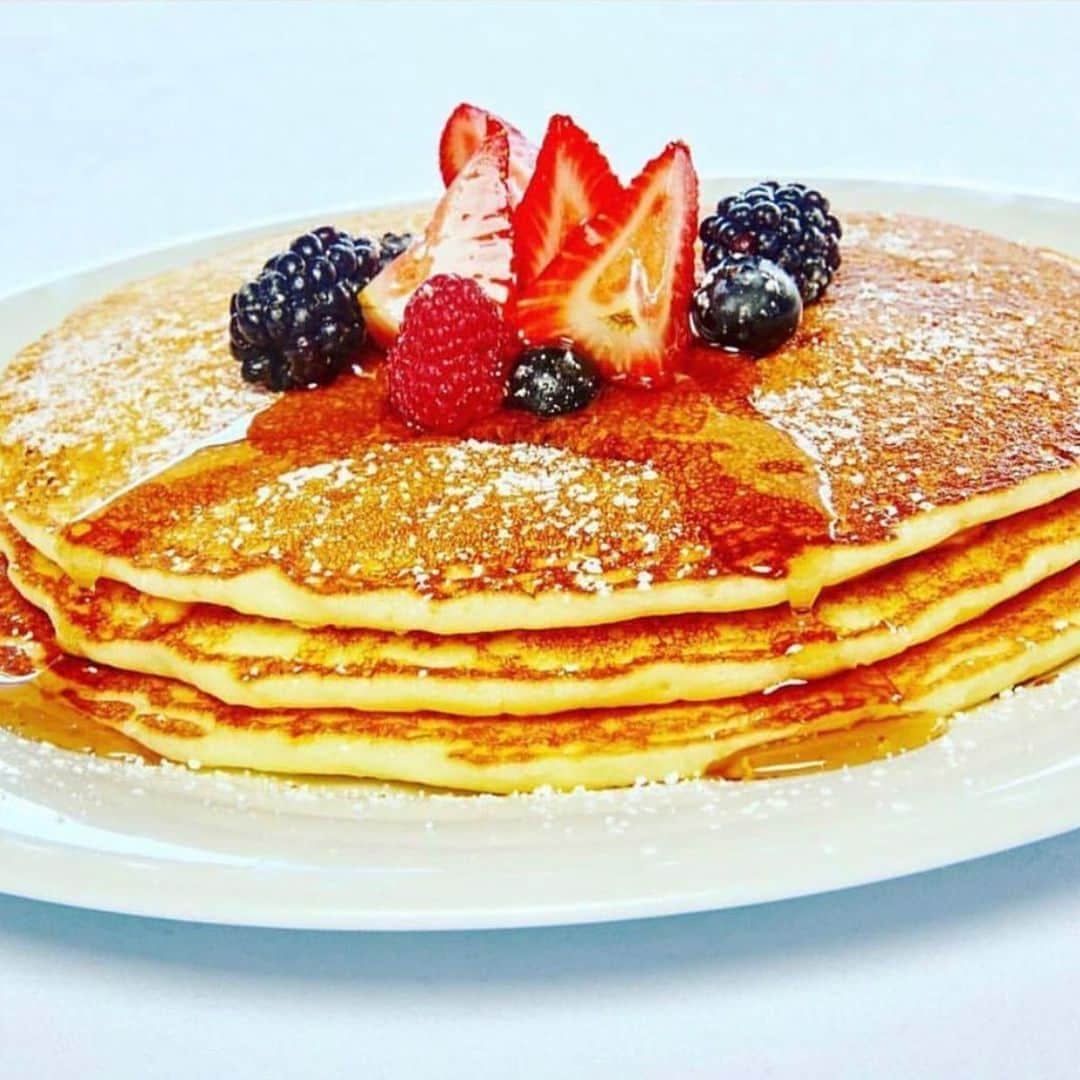 Trump Waikikiさんのインスタグラム写真 - (Trump WaikikiInstagram)「Begin your Sunday with luscious pancakes from In-Yo Cafe. #trumpwaikiki #neversettle  日曜日の朝は陰陽カフェでゆったりと朝食を！ #トランプワイキキ #ハワイの5つ星ホテル #陰陽カフェ #ハワイのパンケーキ #日曜の朝は #日曜の朝食」10月28日 1時30分 - trumpwaikiki