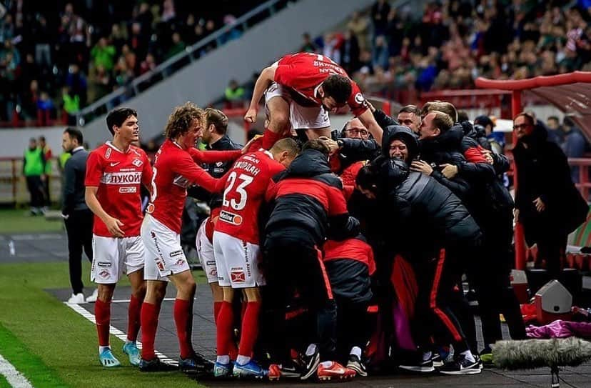 アンドレ・シュールレさんのインスタグラム写真 - (アンドレ・シュールレInstagram)「🔴⚪️ @fcsm_official thanks to all the fans that supported us! Amazing win 😍😍😍」10月28日 1時23分 - andreschuerrle