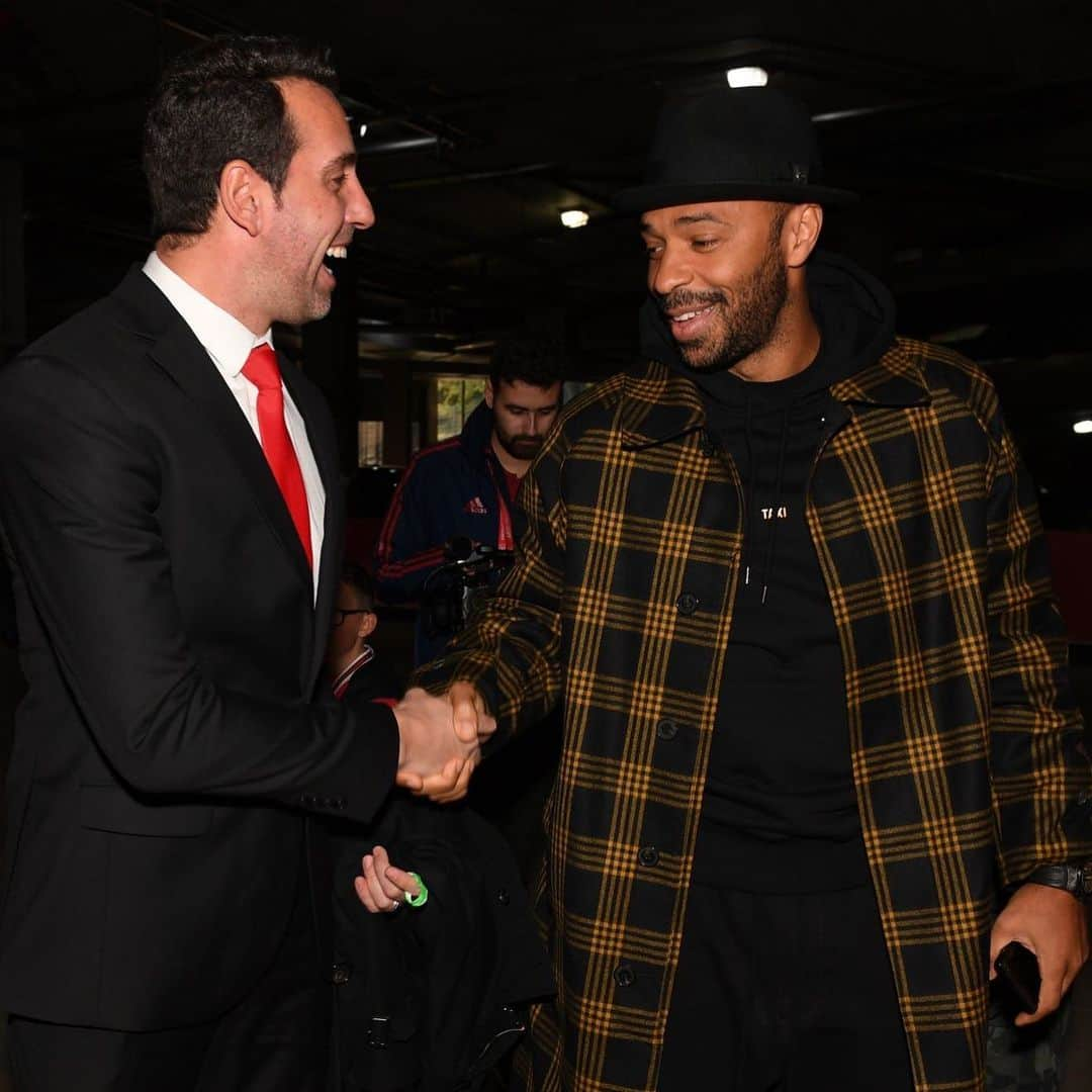 アーセナルFCさんのインスタグラム写真 - (アーセナルFCInstagram)「The King is here ❤️ COYG!」10月28日 1時27分 - arsenal