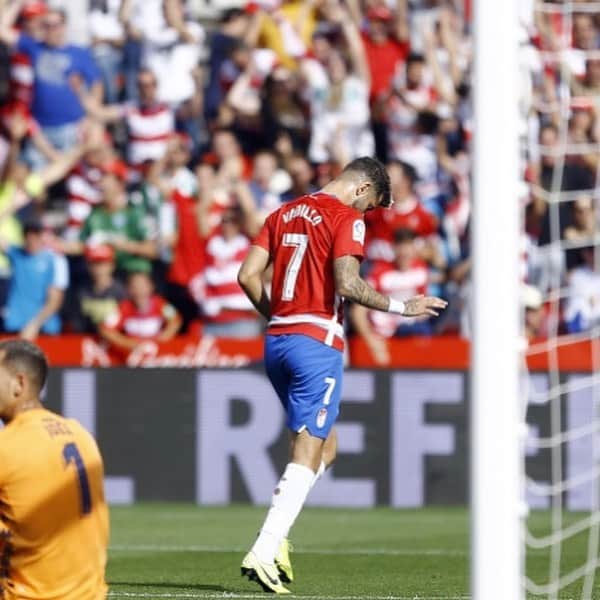 アルバロ・バディージョのインスタグラム：「Espectacular Los Carmenes. 🏟🙌🏻Seguimos nuestro camino.🔴⚪️ #GranadaBetis #Eternalucha #VamosGranada」