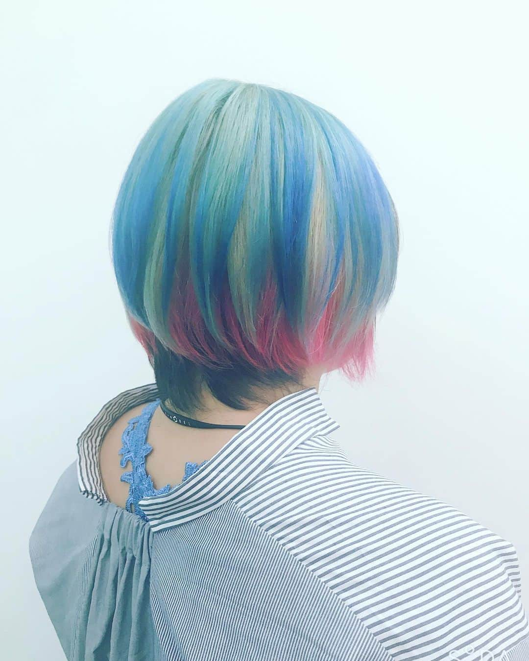 高橋奈苗さんのインスタグラム写真 - (高橋奈苗Instagram)「ナナエhair  @dab_hair の @nami73ji さんに素敵カラーにしてもらいました。 ・ 最初に全部シルバーにしてくれて、そのカラーがなんとも素敵だったので次はそれがいいな(^^) トリートメントもバッチリと。 丸刈りにはならないので。  #hair #ナナエカラー　#高橋奈七永　#SEAdLINNNG #女子プロレス #11月2日カルッツかわさき　 #髪切りマッチ #dab #haircolor #ブルー　#ヘアカラー　#Wカラー　#ピンク　#pink #ボブヘアー」10月28日 1時41分 - nanae_passion_