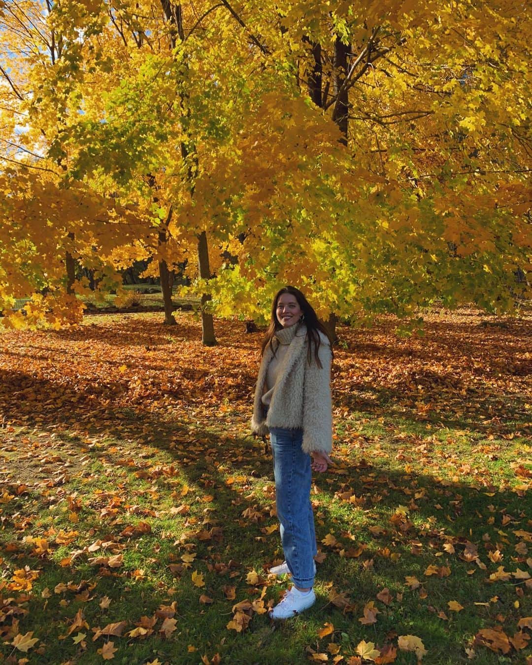 エミリー・DiDonatoのインスタグラム：「Cheers Vermont! I love you and your foliage! 🍁 🧀 🍁」