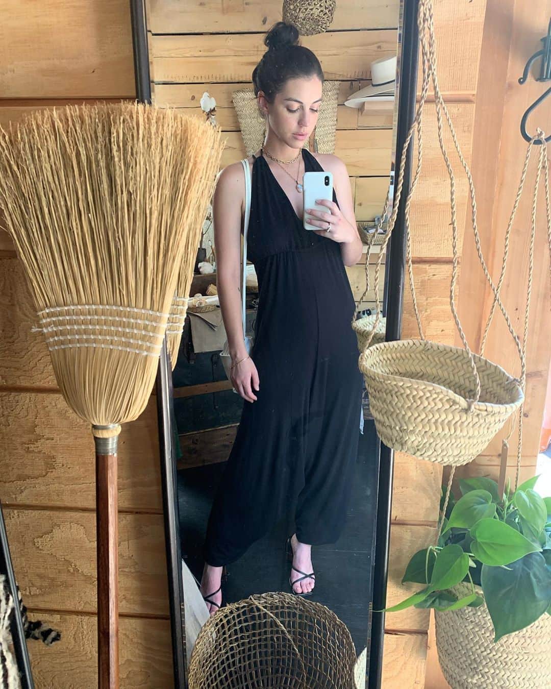 アデレード・ケインのインスタグラム：「Jumpsuit cozy @amvicollection @brooklynprla」